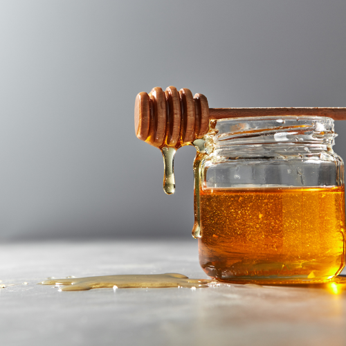 Can My Dog Eat Honey? Benefits, Risks & a Dog-Friendly Recipe