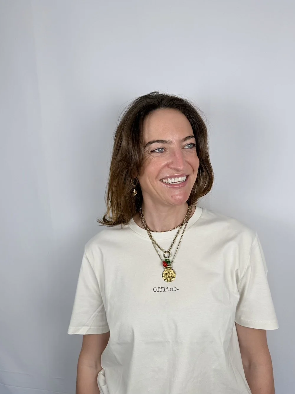 woman wearing offline white t-shirt