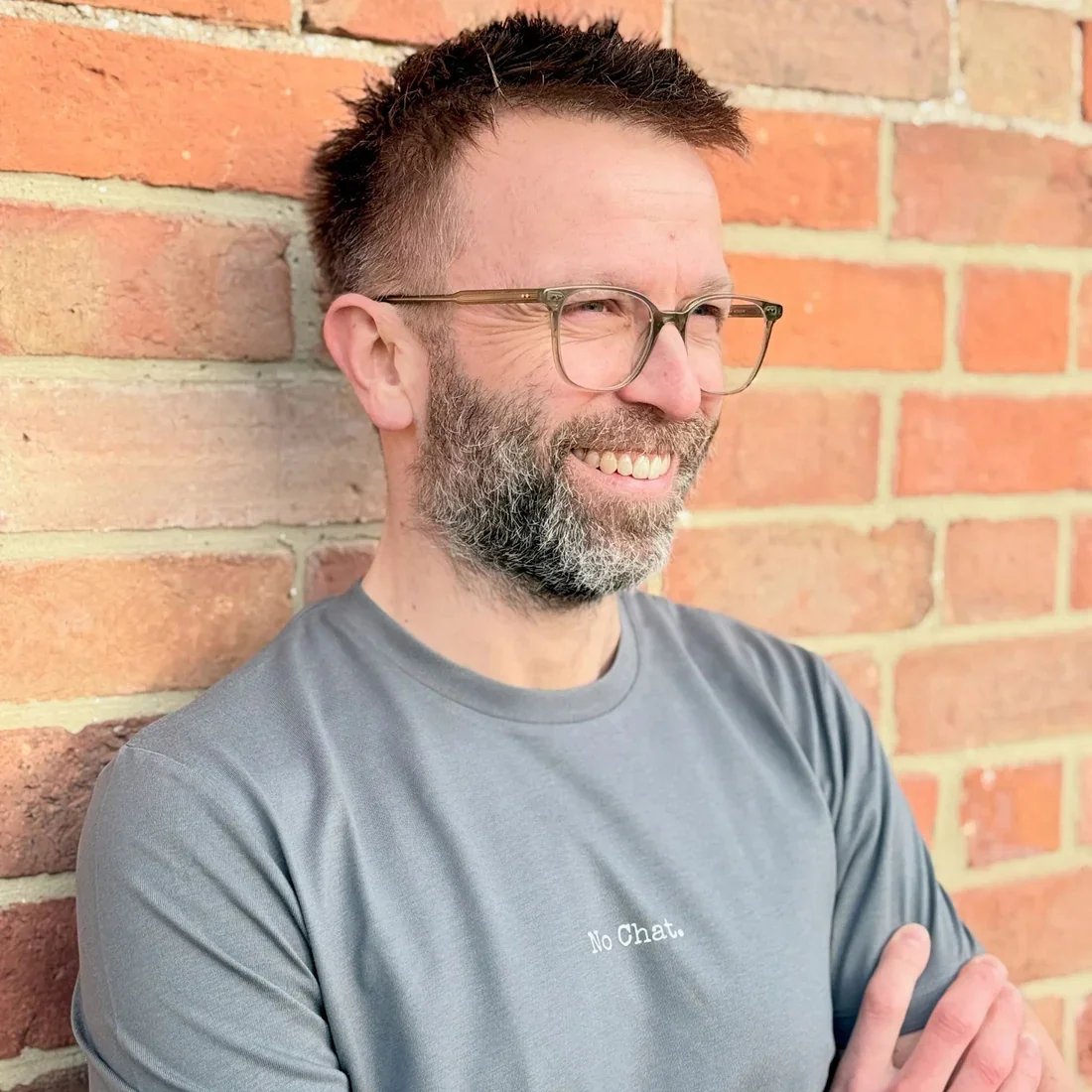 man wearing grey t-shirt that says no chat