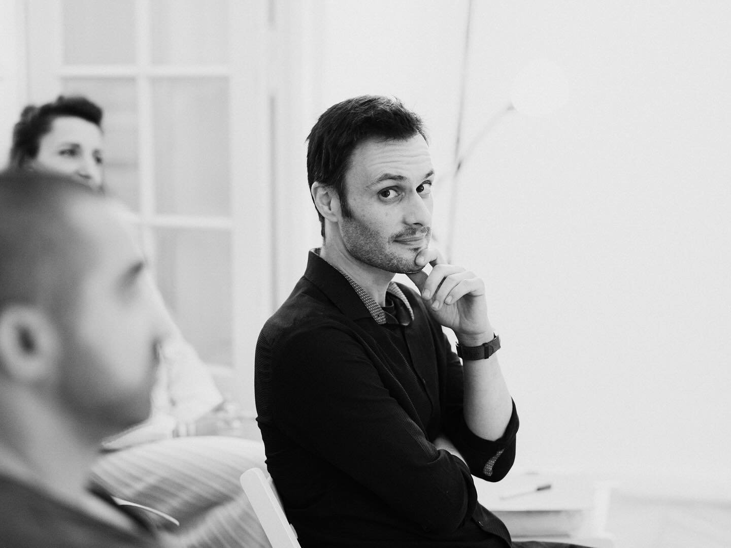 Ne g&acirc;ndim la tema următoarei ediții Seara de poveste, care va avea loc &icirc;n ianuarie. Sugestii? 😁

#searadepoveste #editia1 #bucuresti