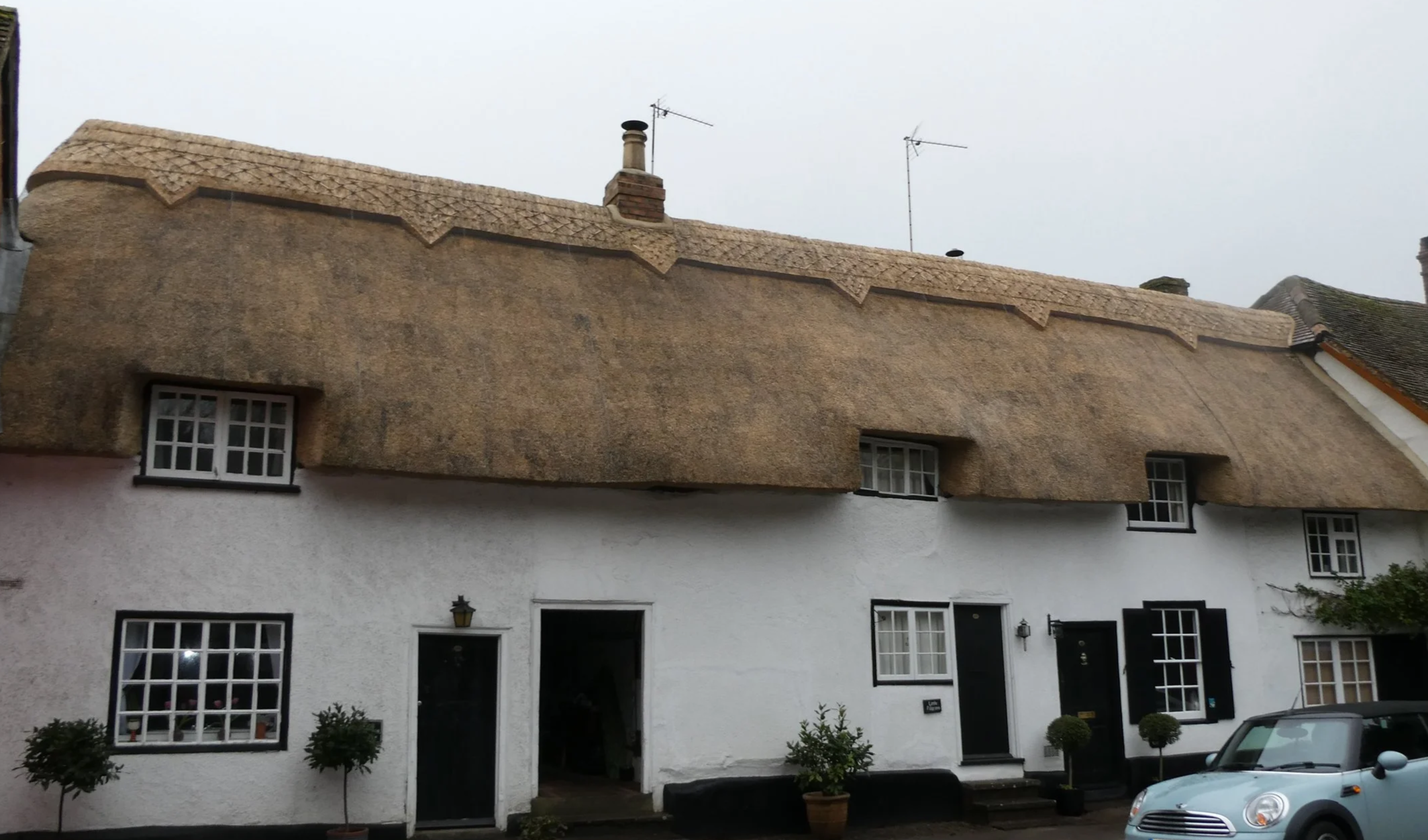 Thatched terraced cottages