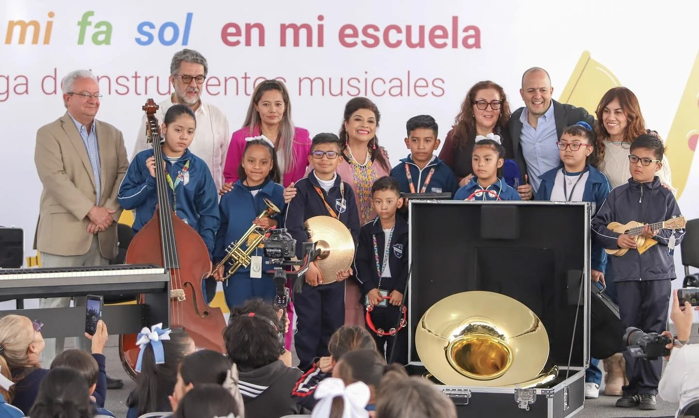 DO RE MI FA SOL POR MI ESCUELA. 