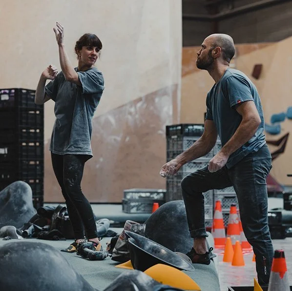 Best cleaning of climbing holds (Beste Reinigung von Klettergriffen, Nettoyage optimal des prises d’escalade)