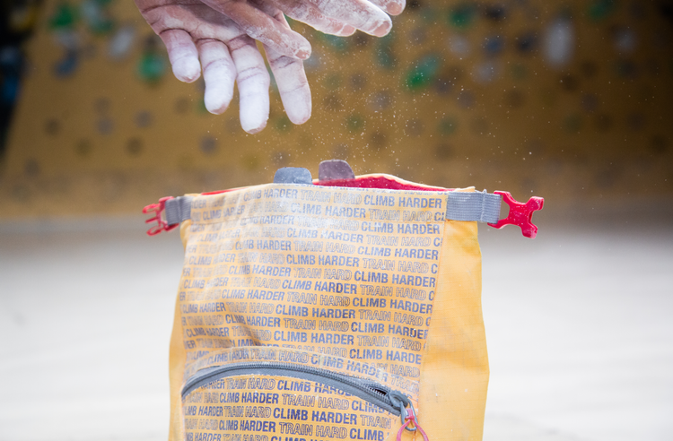 chalk dust climbing gym (Magnesia-Staub in Kletterhallen, Poussière de chalk dans les salles d’escalade)