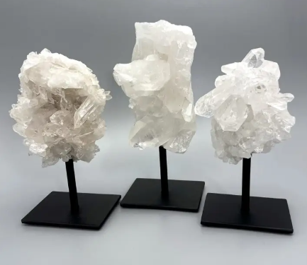 crystal quartz on stand.png