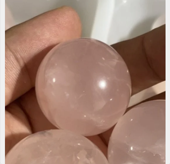 rose quartz sphere.png