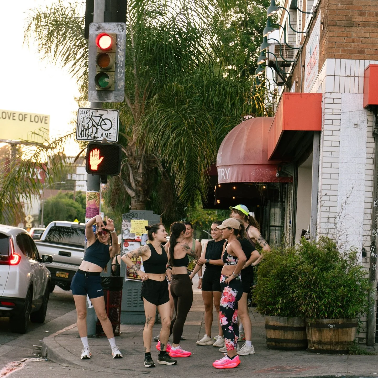 Mohawk Miles! Ladies Night 🏃🏽&zwj;♀️
Mondays 7pm. 3 Miles (10-11 min pace)

Post Run Recovery Available (Sauna, Cold Plunge, Leg Compression)

Post Run Tonic for the Social Vibes @drinkhiyo 

It&rsquo;s starting to get dark so bring a headlamp.
RSV