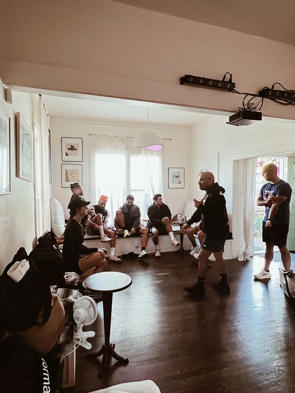 Fridays at Mohawk 🏡 are FULLfilling. 

Bagel Run ✅ @hhbagels 🥯
Open Gym Sesh ✅
Focussed Friday Co-Work✅ @infinitelyfluid 
Power of Words Workshop ✅ @_miguelangelsanchez 

📸: @elenarojasfilm