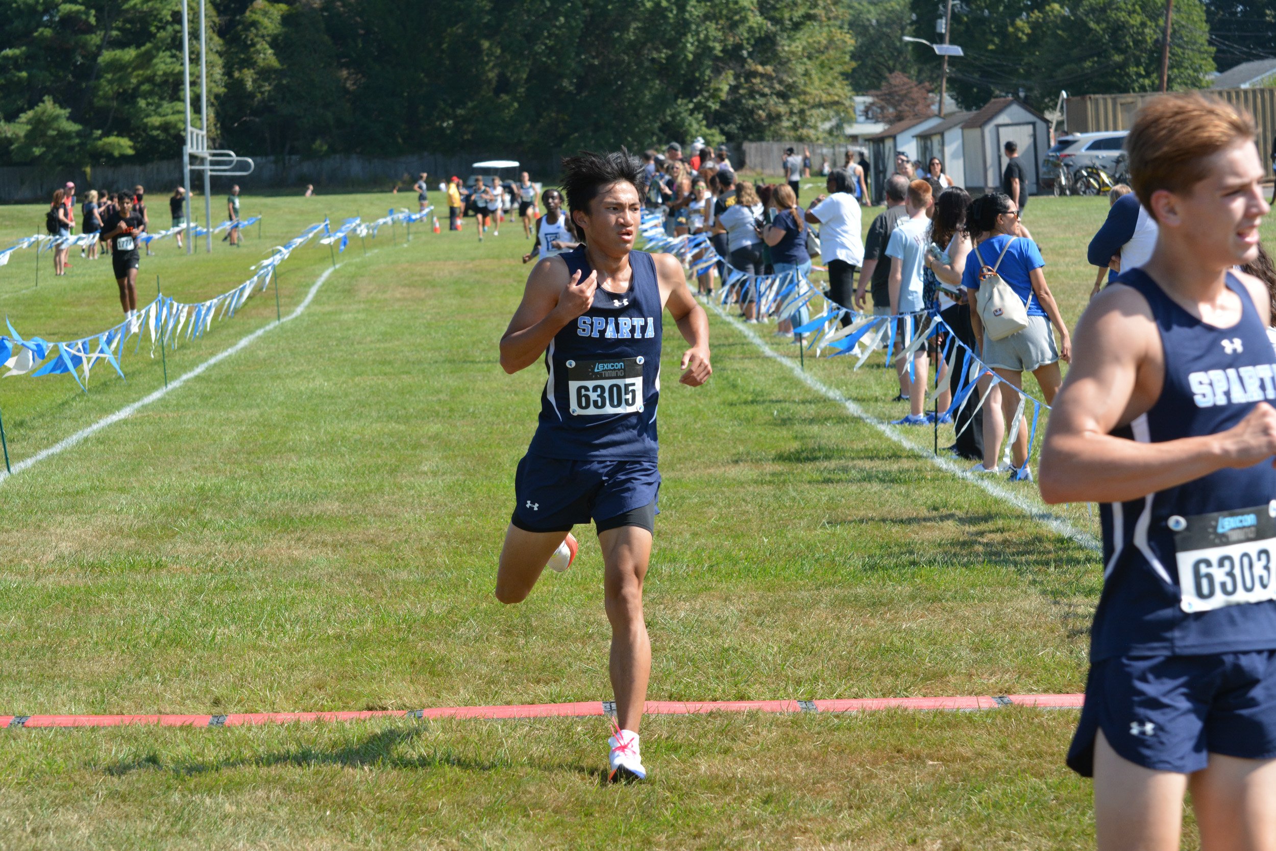 TCNJXCInvy2025_VarBoysFinish_Small-024.jpg