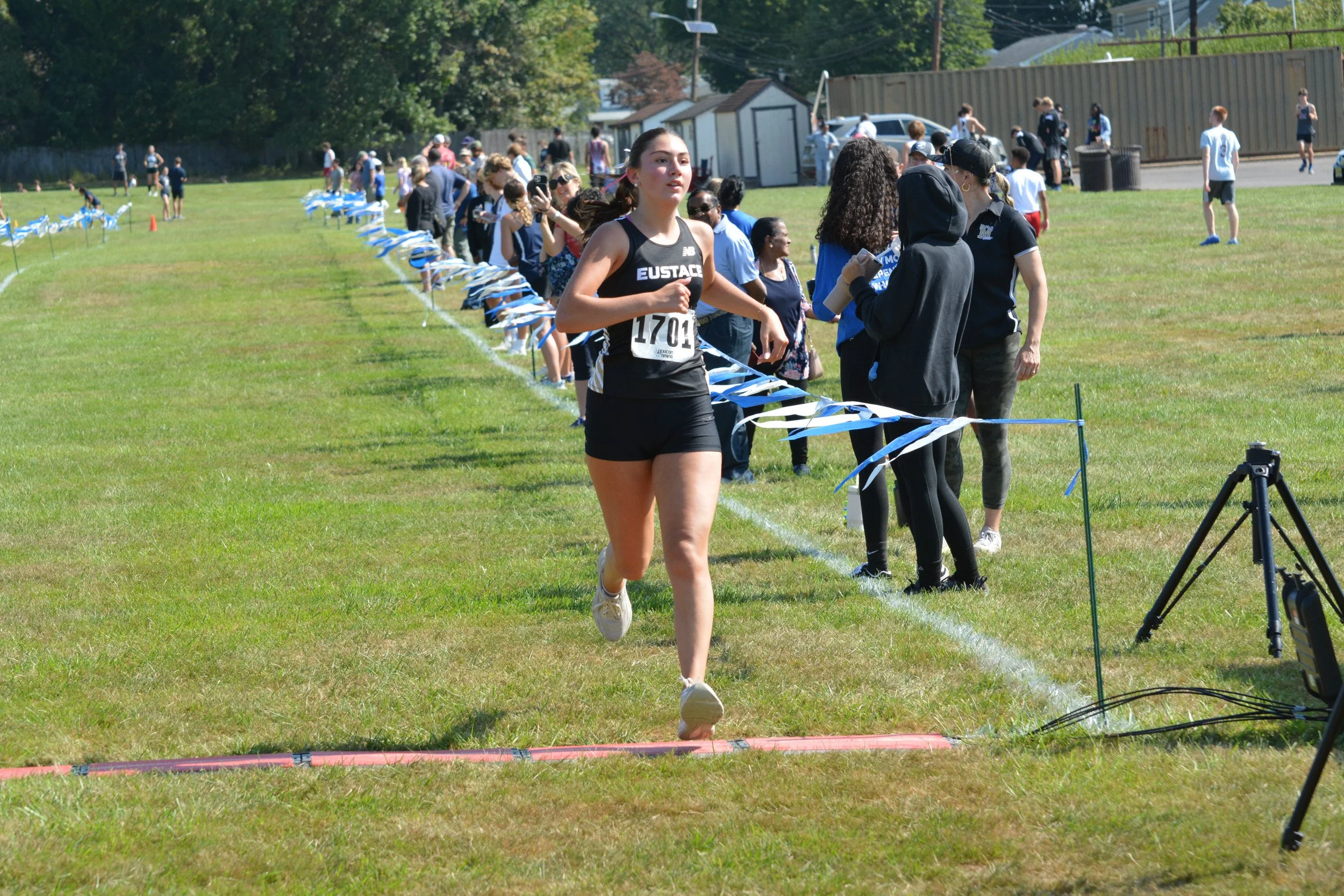 TCNJXCInvy2025_VarGirlsFinish_Small-69.jpg