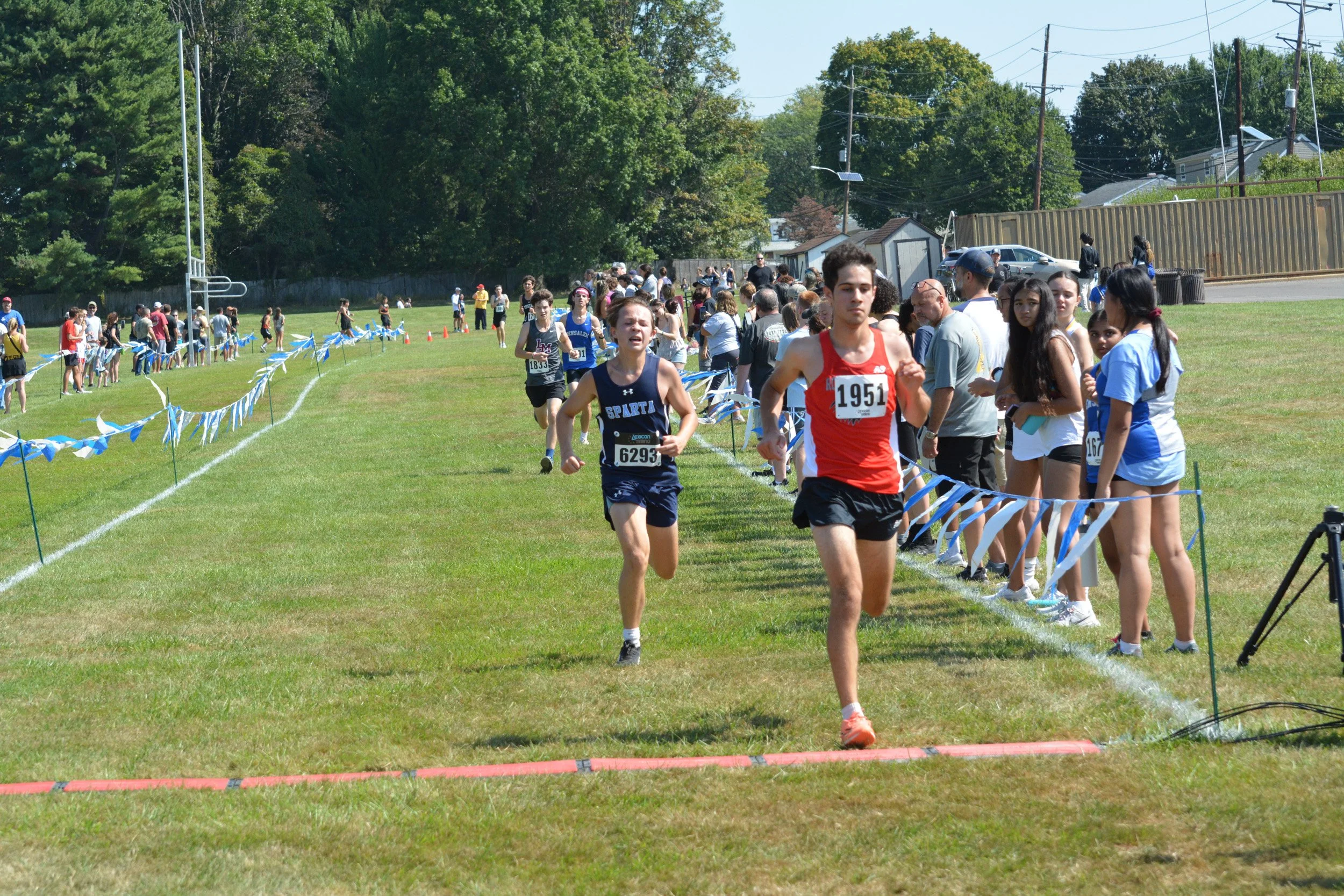 TCNJXCInvy2025_VarBoysFinish_Small-076.jpg