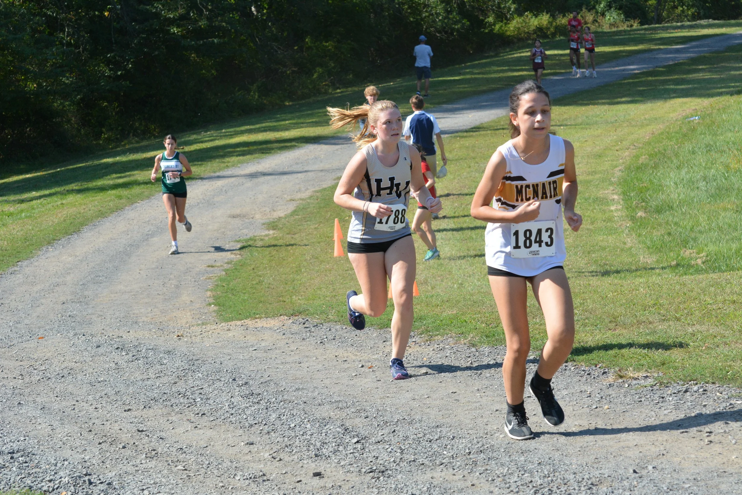 TCNJXCInvy2025_VarGirlsCourse_Small-099.jpg