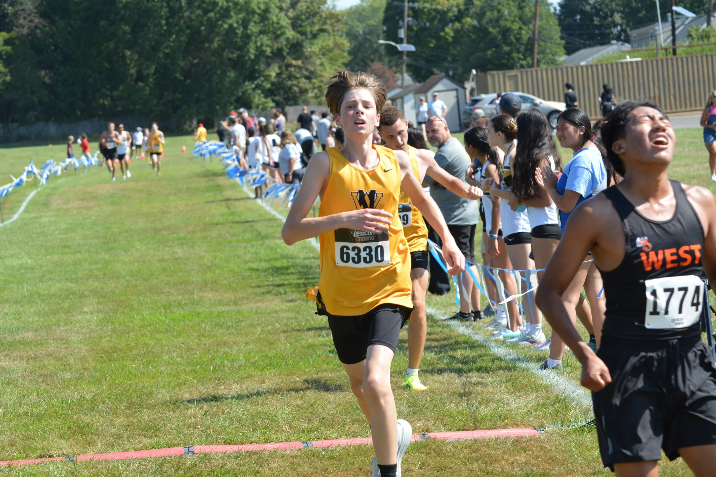 TCNJXCInvy2025_VarBoysFinish_Small-098.jpg