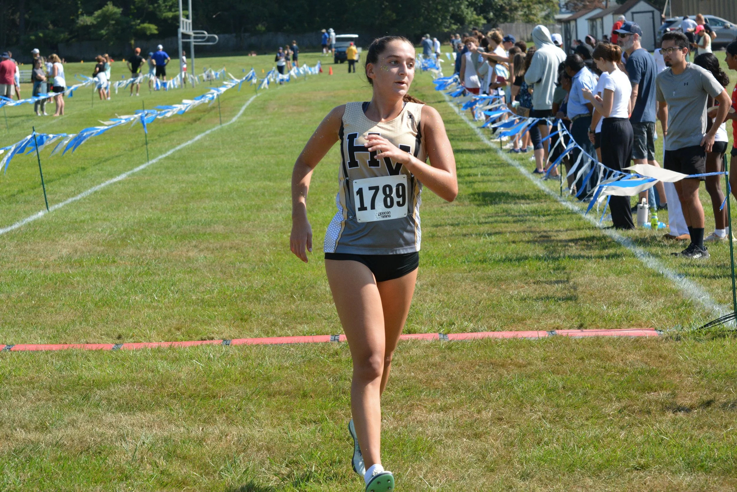 TCNJXCInvy2025_VarGirlsFinish_Small-16.jpg