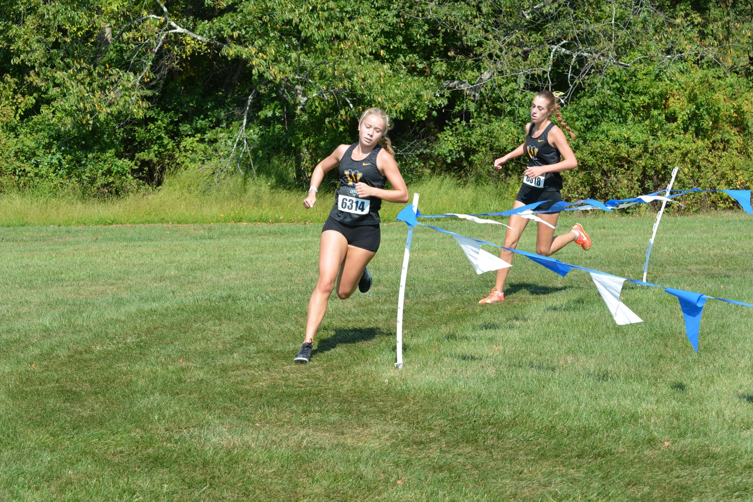 TCNJXCInvy2025_VarGirlsCourse_Small-141.jpg