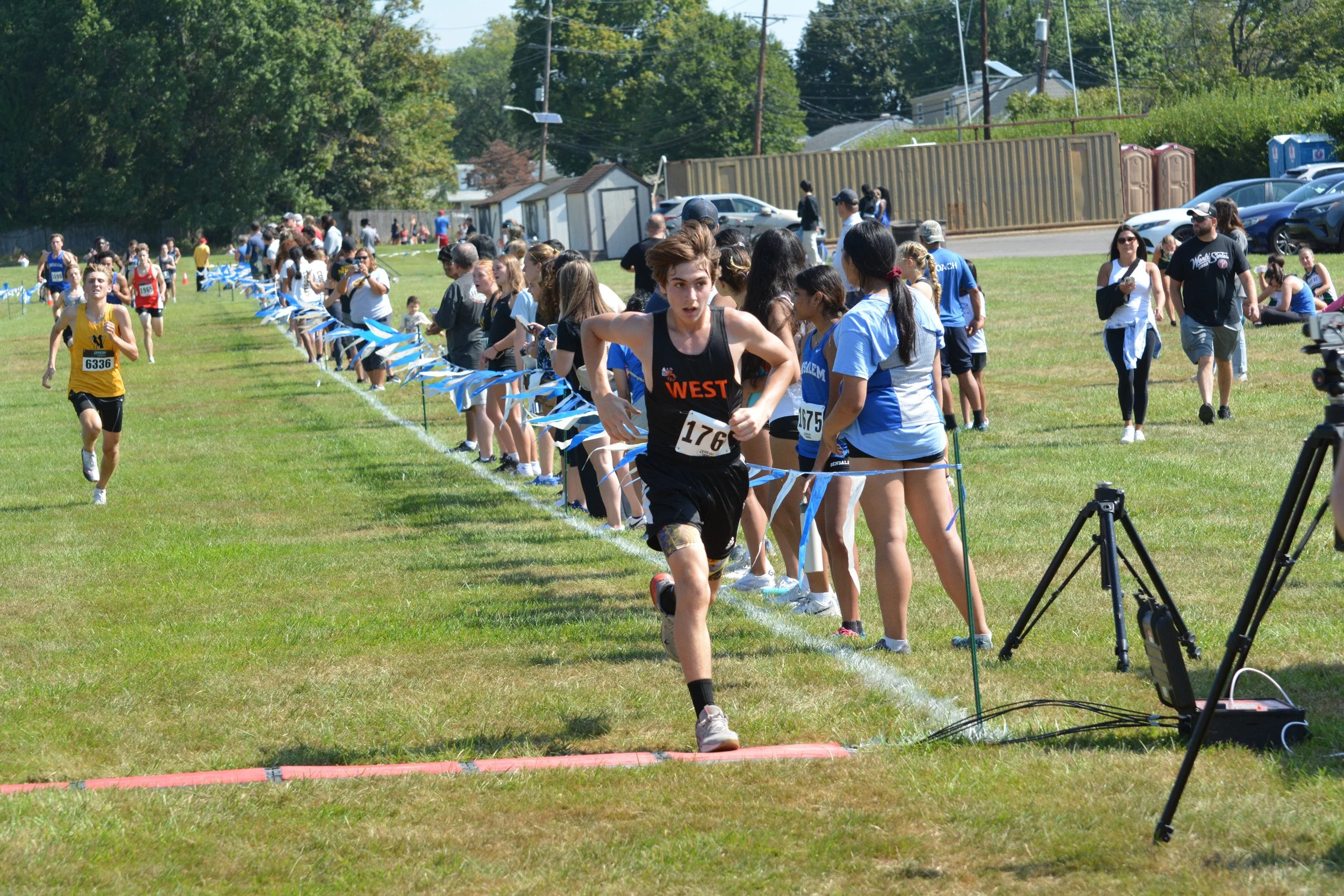 TCNJXCInvy2025_VarBoysFinish_Small-056.jpg
