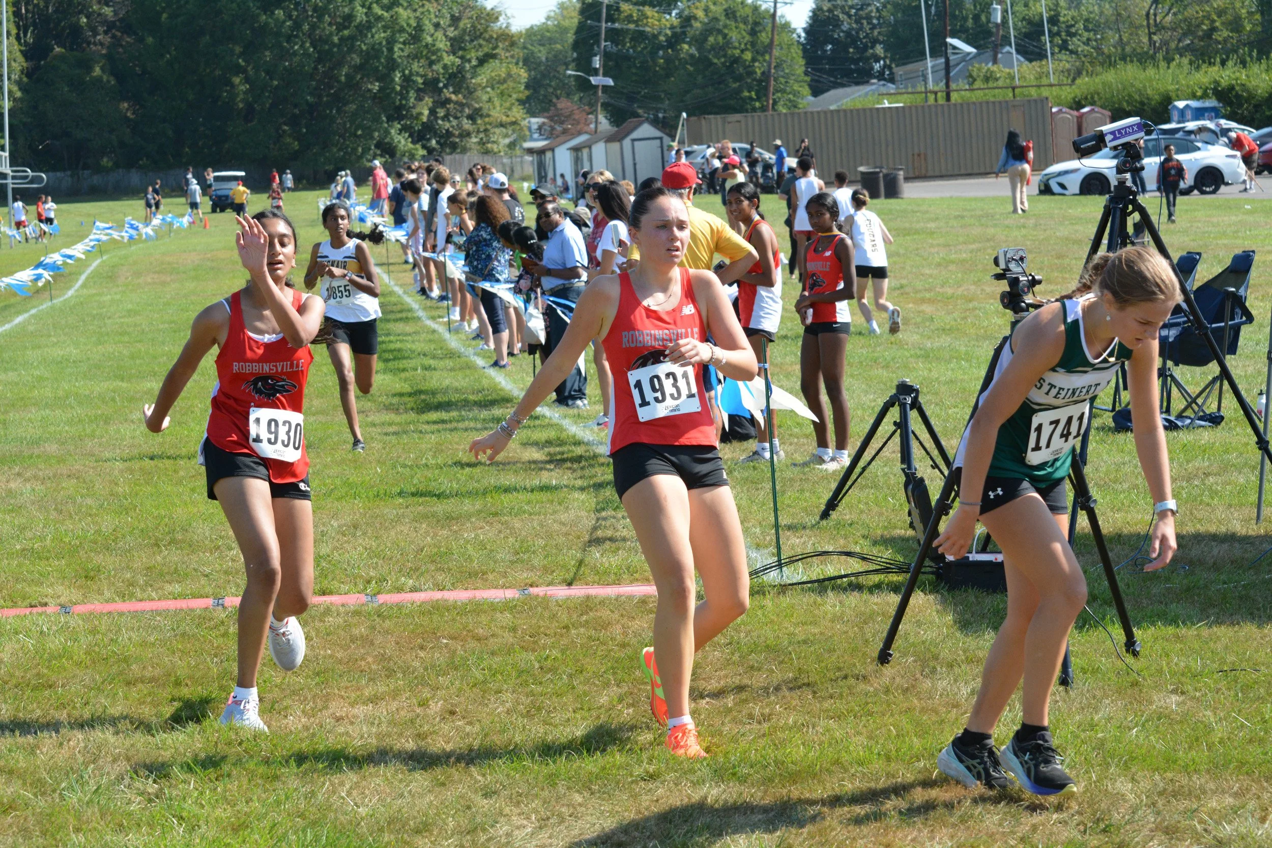TCNJXCInvy2025_VarGirlsFinish_Small-36.jpg
