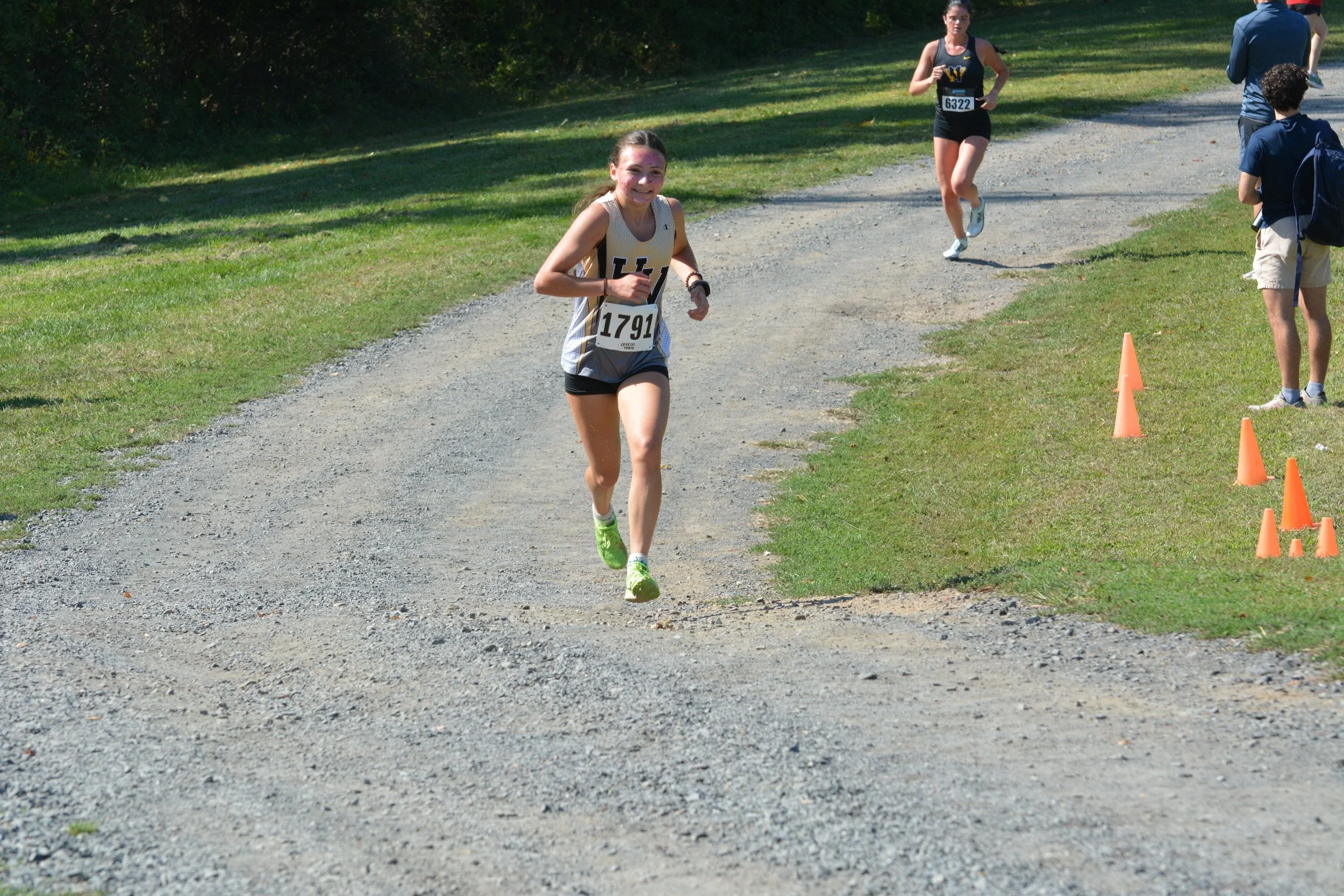 TCNJXCInvy2025_VarGirlsCourse_Small-070.jpg