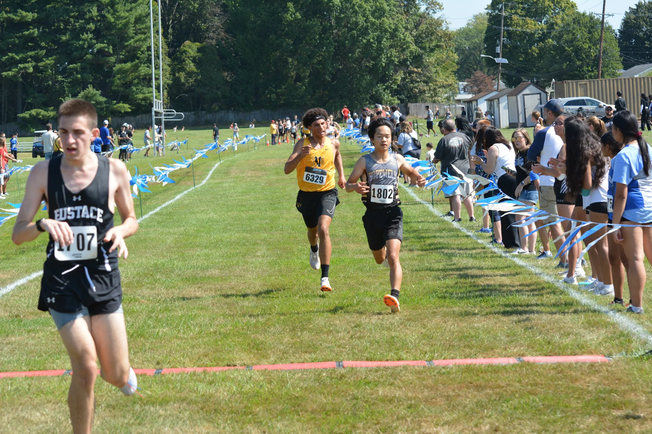 TCNJXCInvy2025_VarBoysFinish_Small-052.jpg