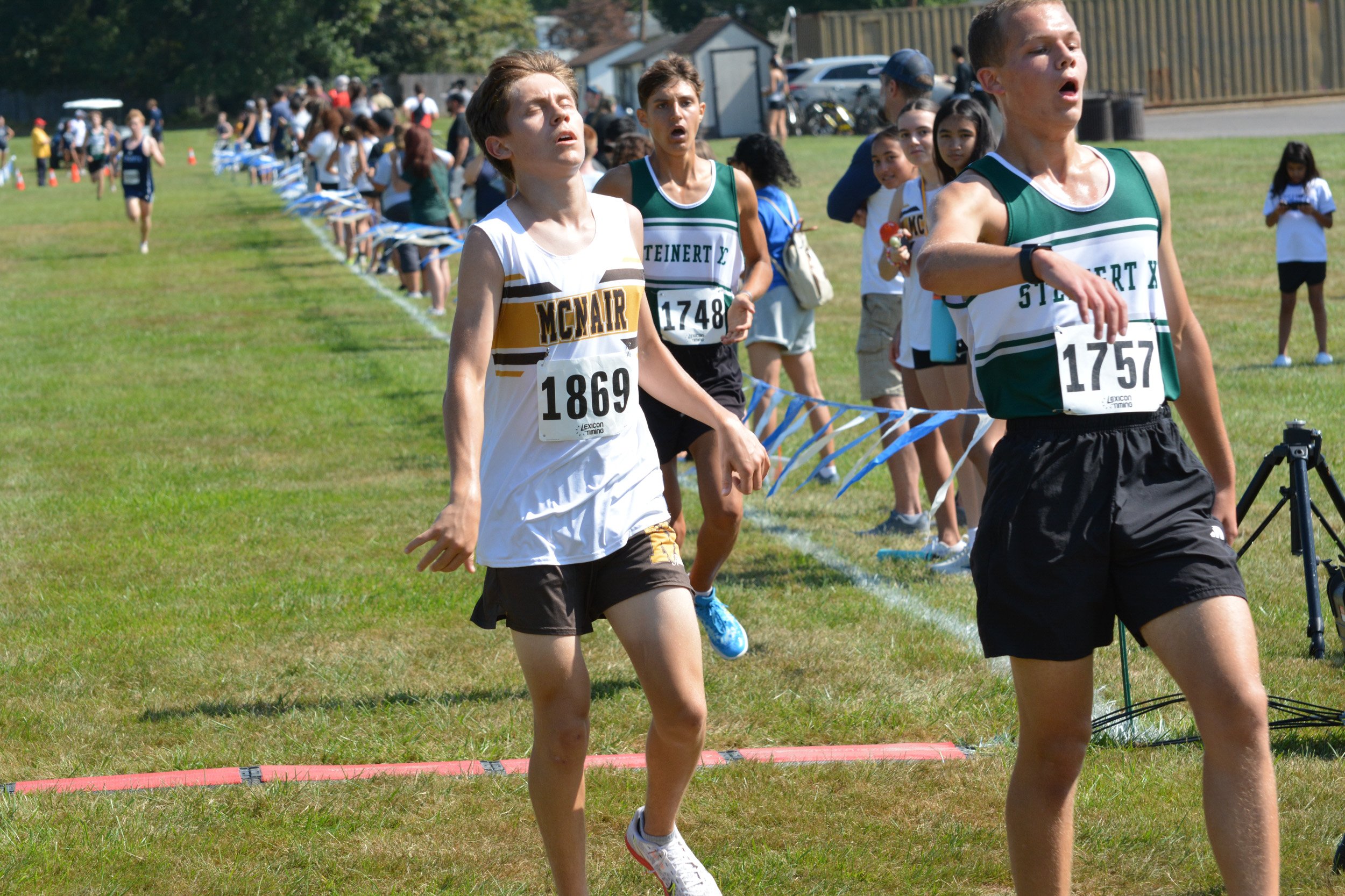 TCNJXCInvy2025_VarBoysFinish_Small-029.jpg