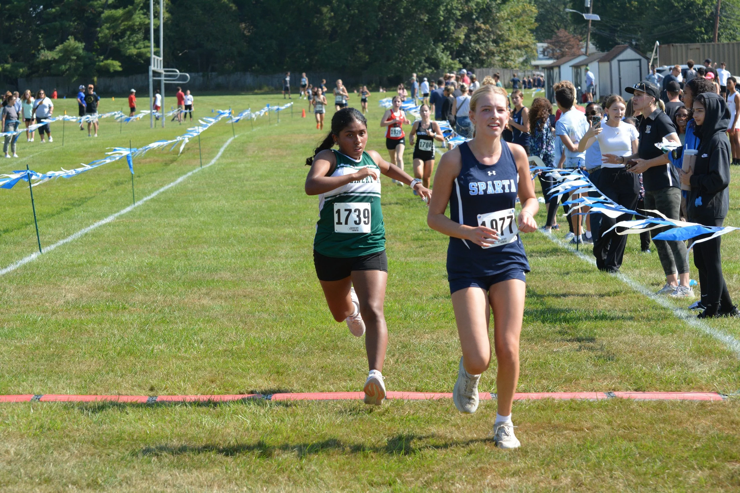 TCNJXCInvy2025_VarGirlsFinish_Small-60.jpg