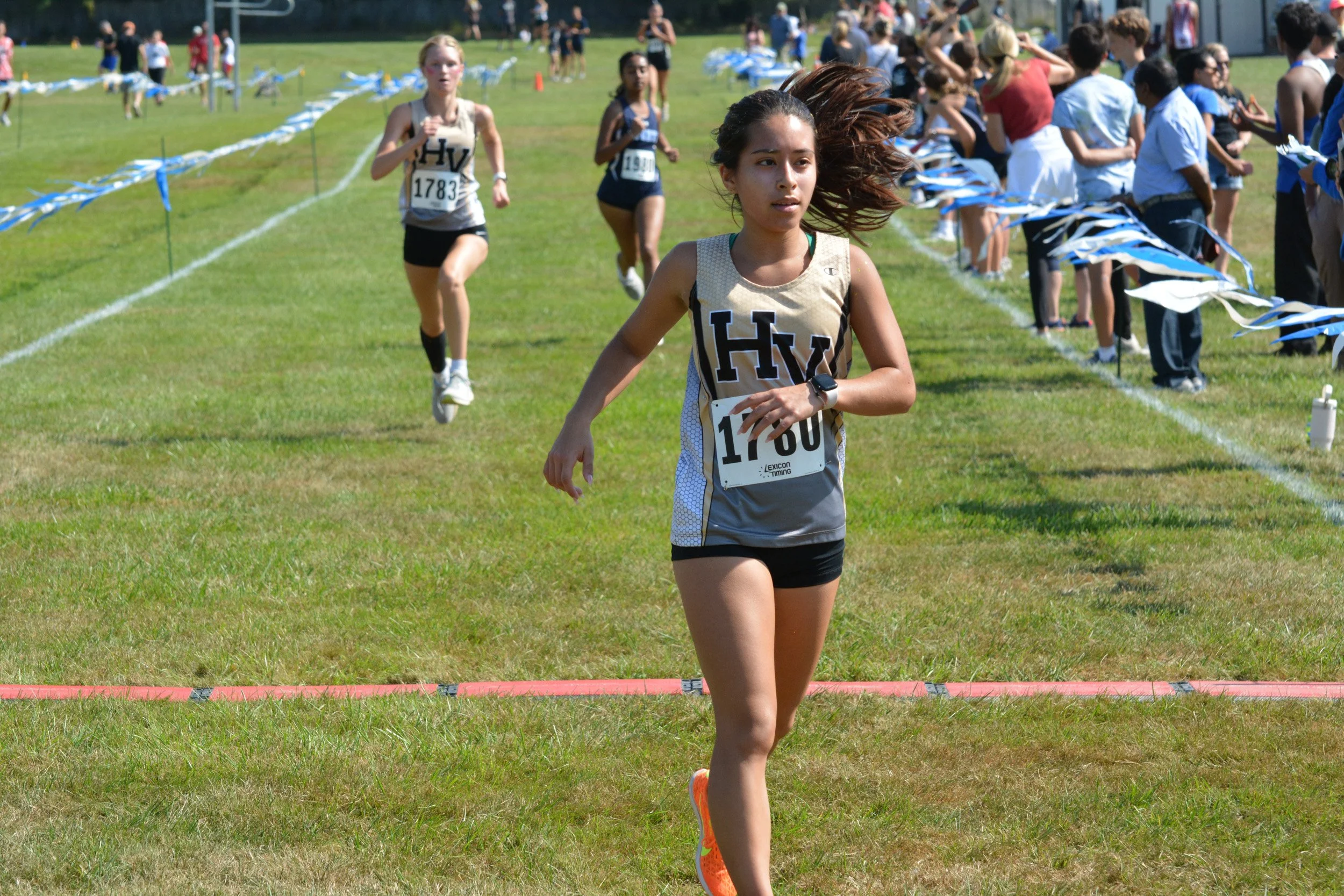 TCNJXCInvy2025_VarGirlsFinish_Small-65.jpg