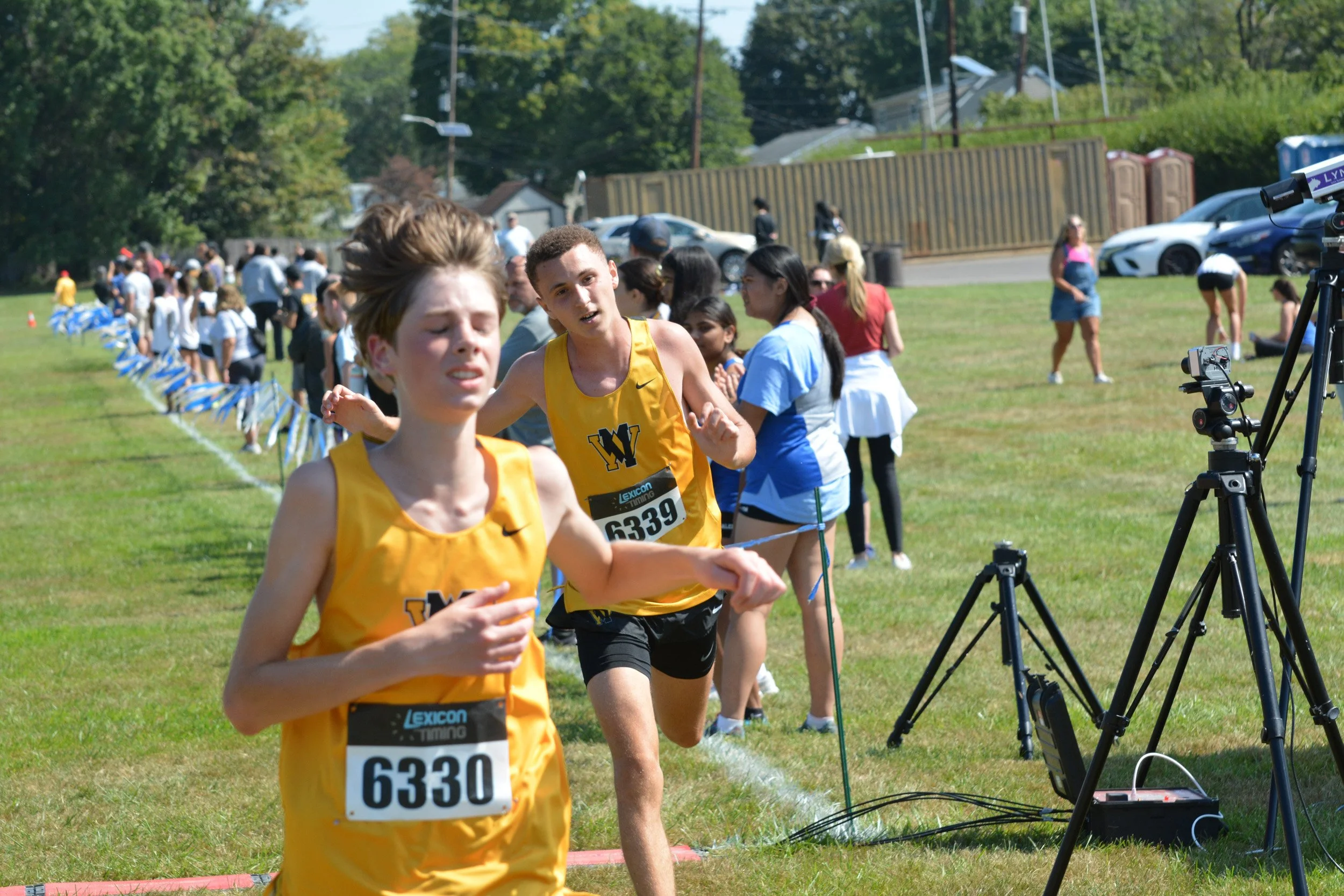 TCNJXCInvy2025_VarBoysFinish_Small-099.jpg