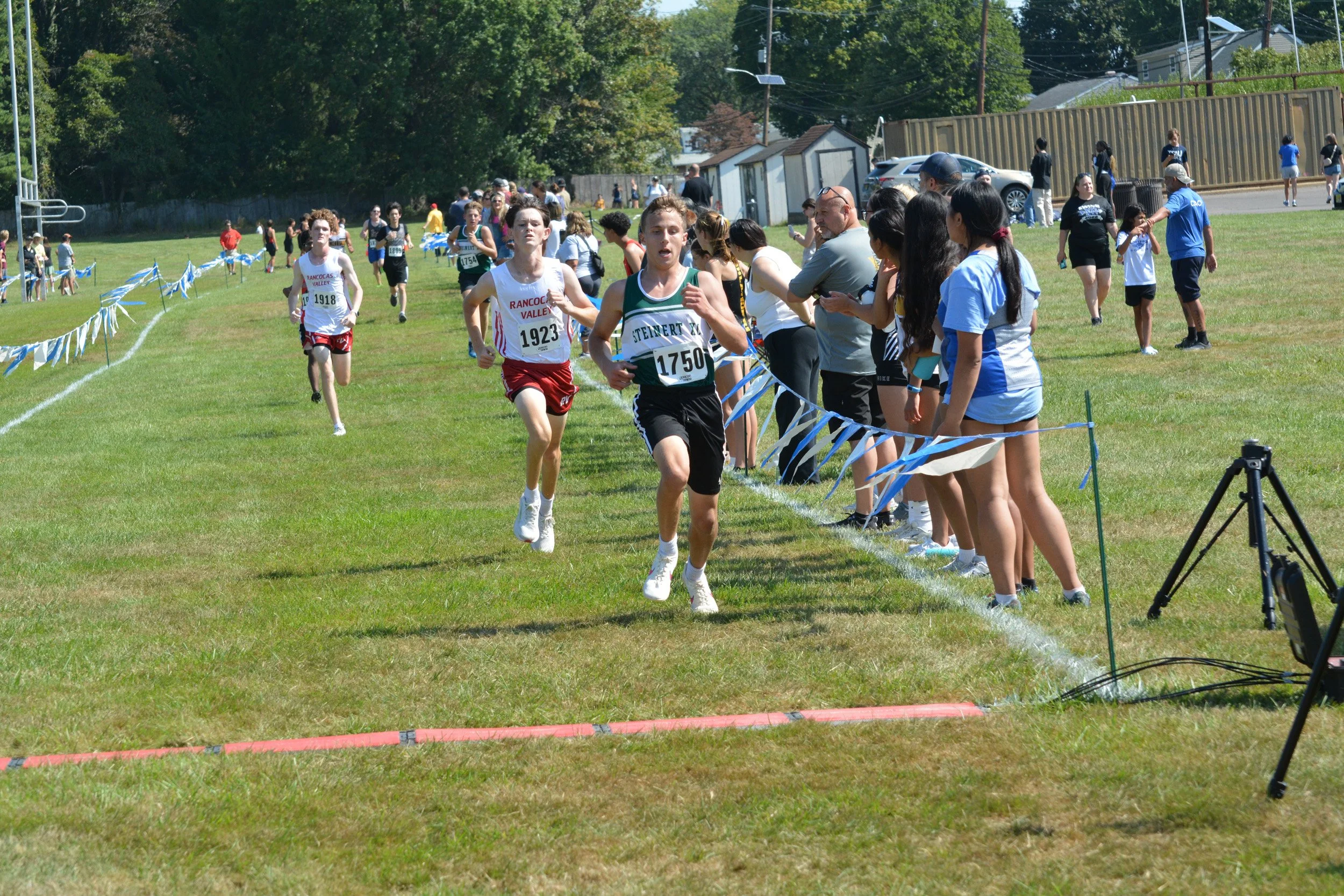 TCNJXCInvy2025_VarBoysFinish_Small-087.jpg