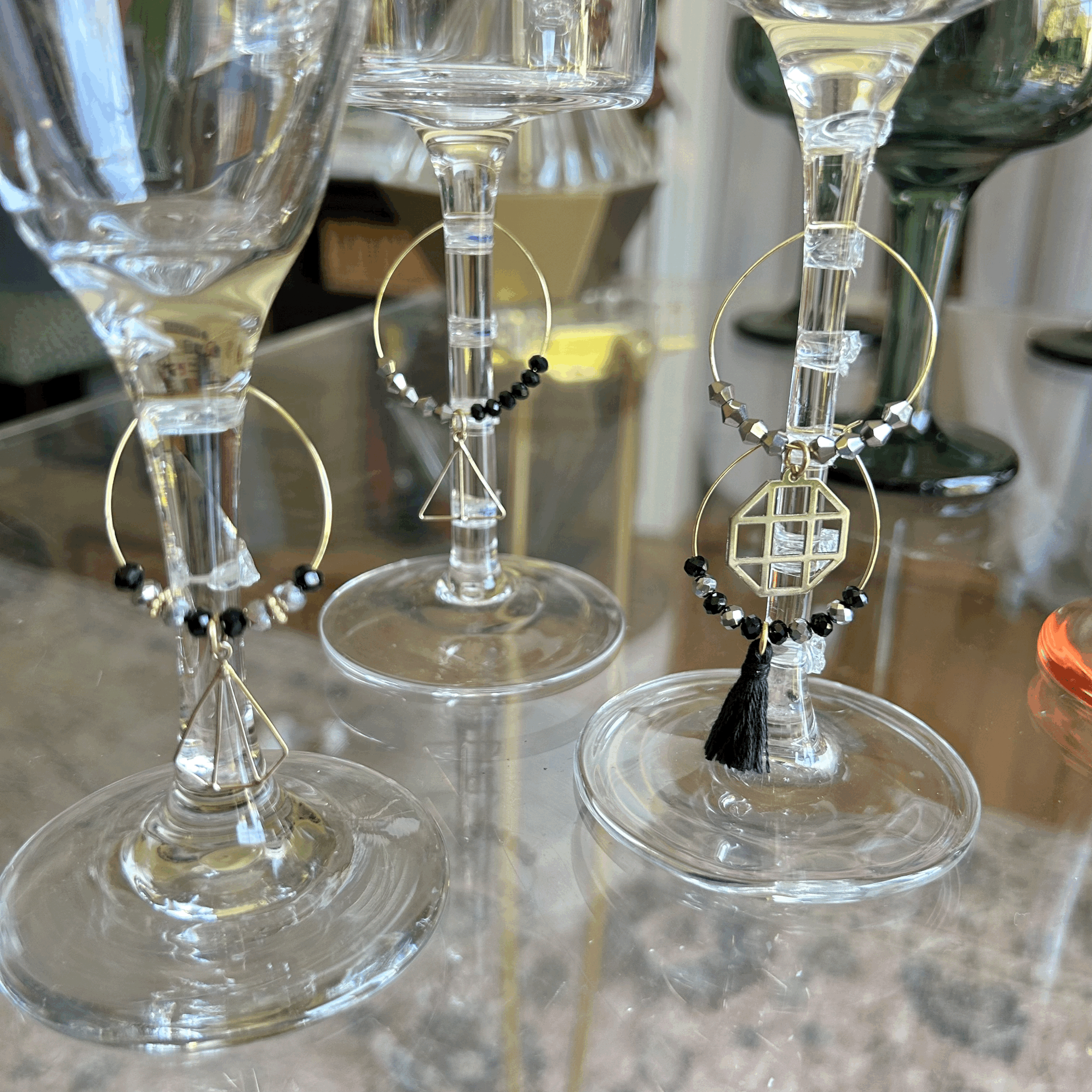 "Modern Edge 1" wine charms