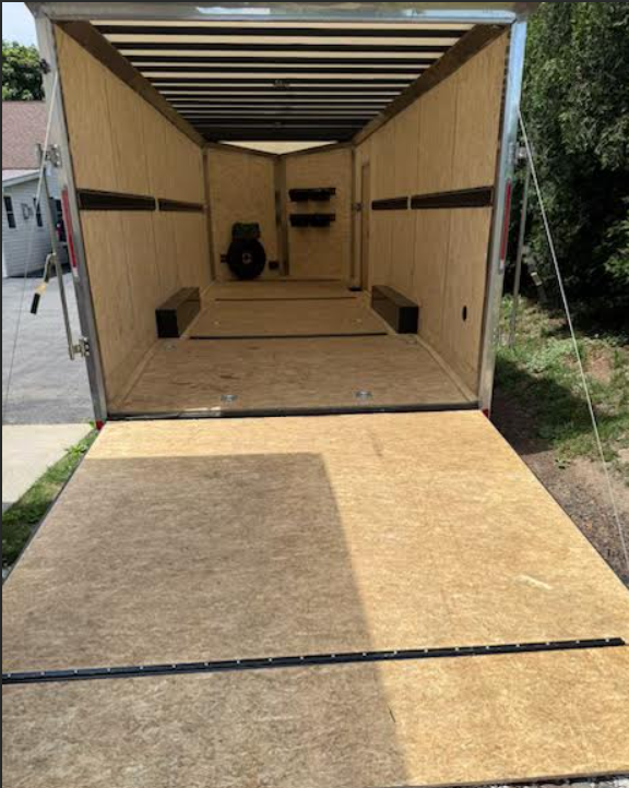 20' Enclosed Open.png