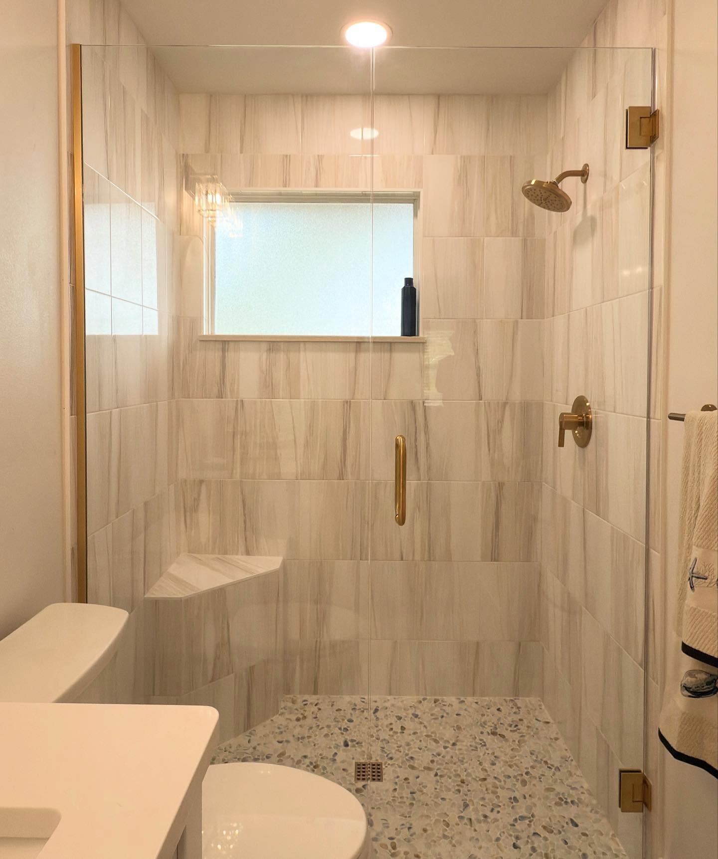 Glass &amp; gold 🤝✨🚿
Featured is a frameless hinged door and fixed panel set in satin brass u-channel. 
&bull;
&bull;
#sarasotafl #showerglass #showerenclosure #modernbathroom #newconstructionhomes #bathroominspiration #siestakey #mirror #customhom
