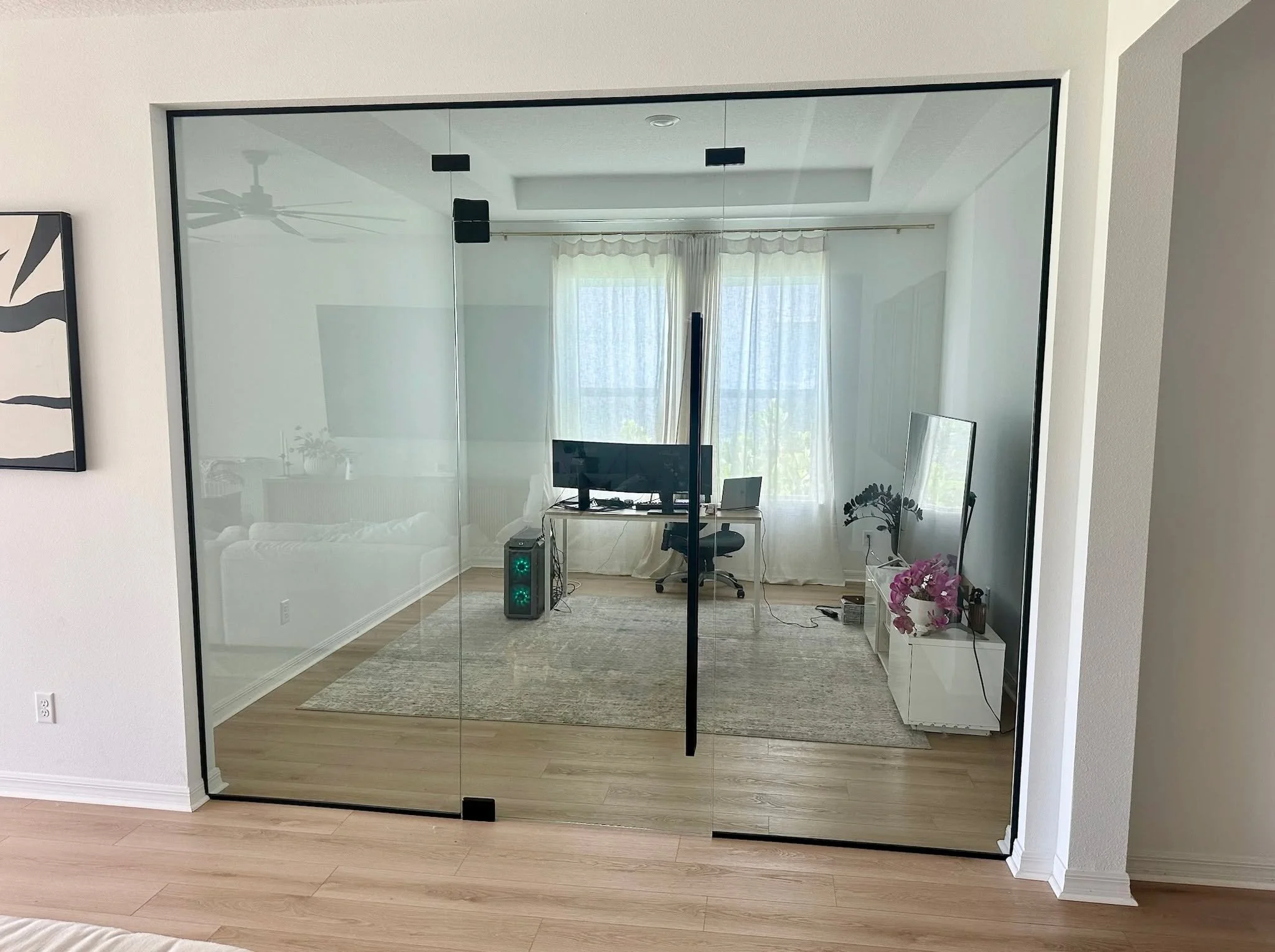 Your workspace, elevated. ✨ 
Custom home office glass enclosure by SK Glass. 

 #longboatkeyflorida #sarasotahomes #customhomes #sarasotaflorida #modern #remodel #HomeDecor
