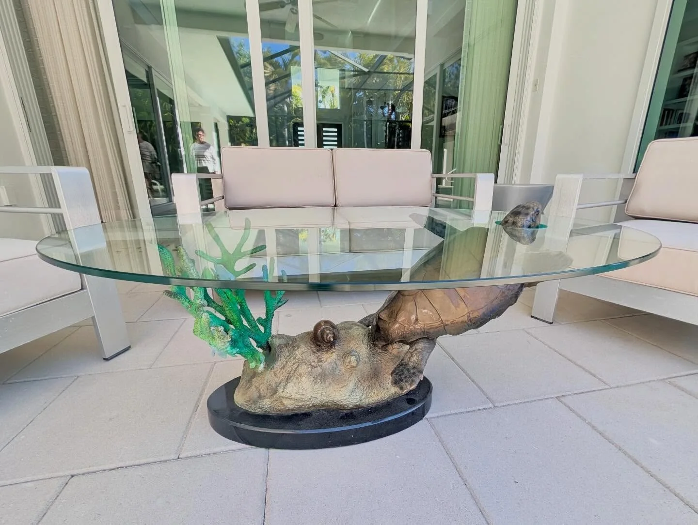 Serving looks&hellip; and holding drinks. Thanks to these custom glass tops 🙌 Customizable to match any style, any room, any vibe. 
&bull;
&bull;
#sarasota #longboatkey #customglass #tabletopdecor #glasstable