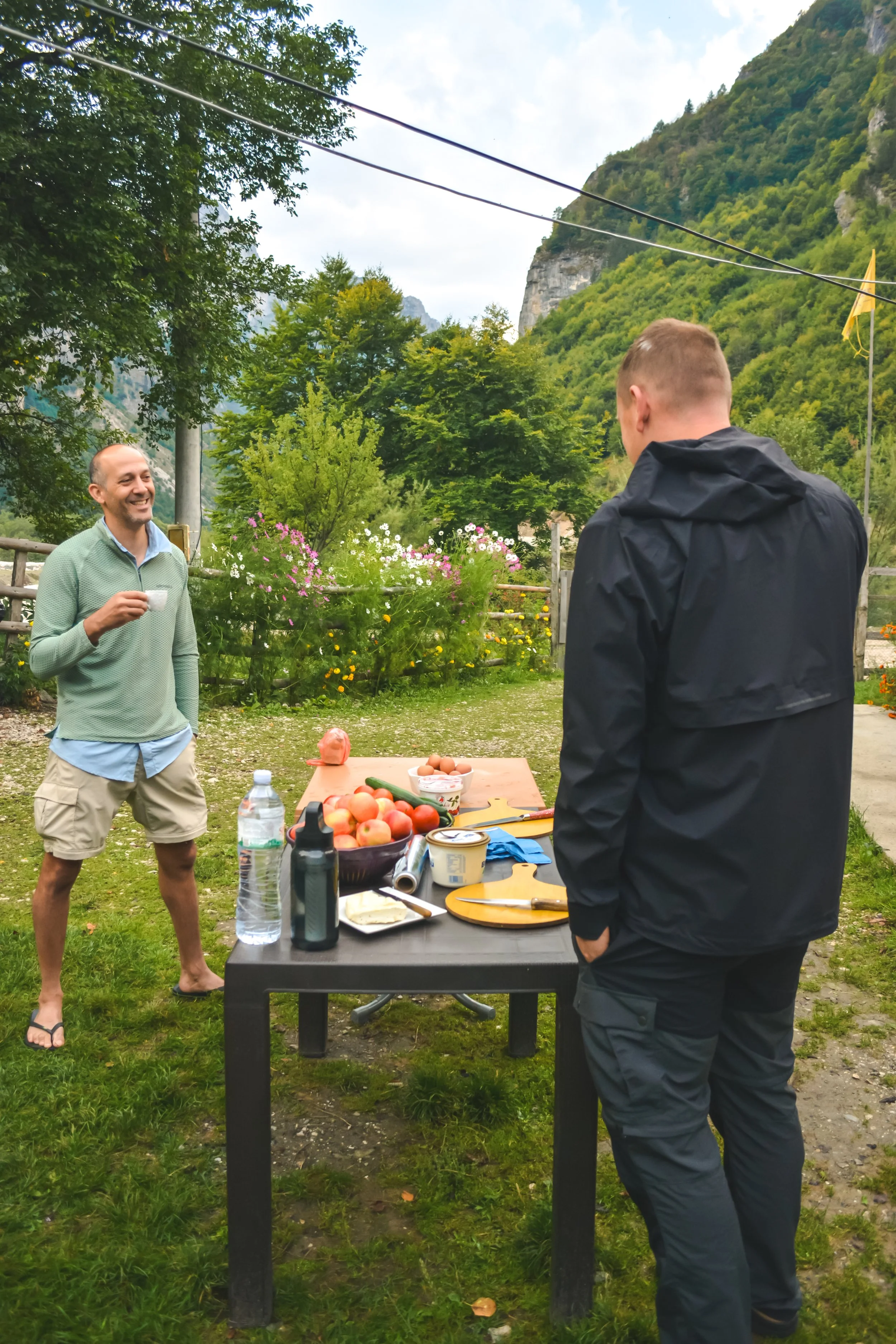 Early-Morning Chats at Guesthouse Afrimi