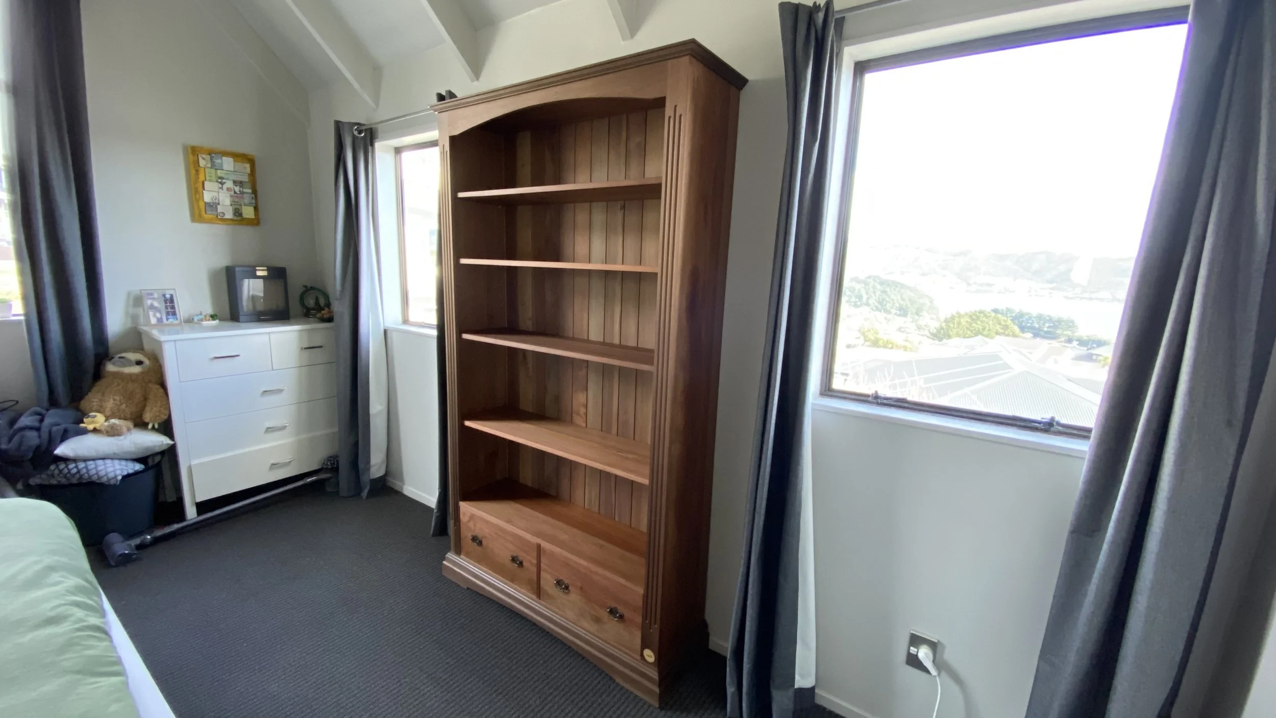 Totara Bookshelf