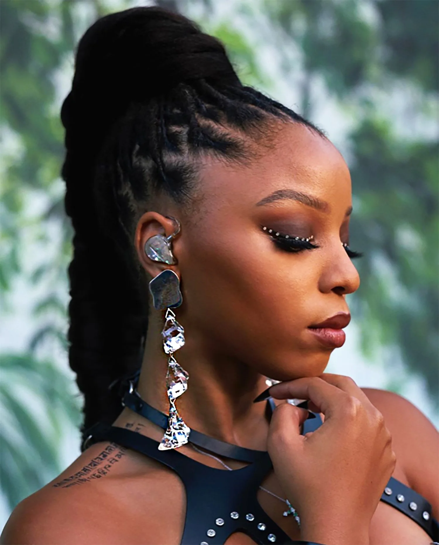 chloe-halle-chloe-bailey-wears-sterling-king-ny-lucite-rock-candy-earrings-silver.jpg