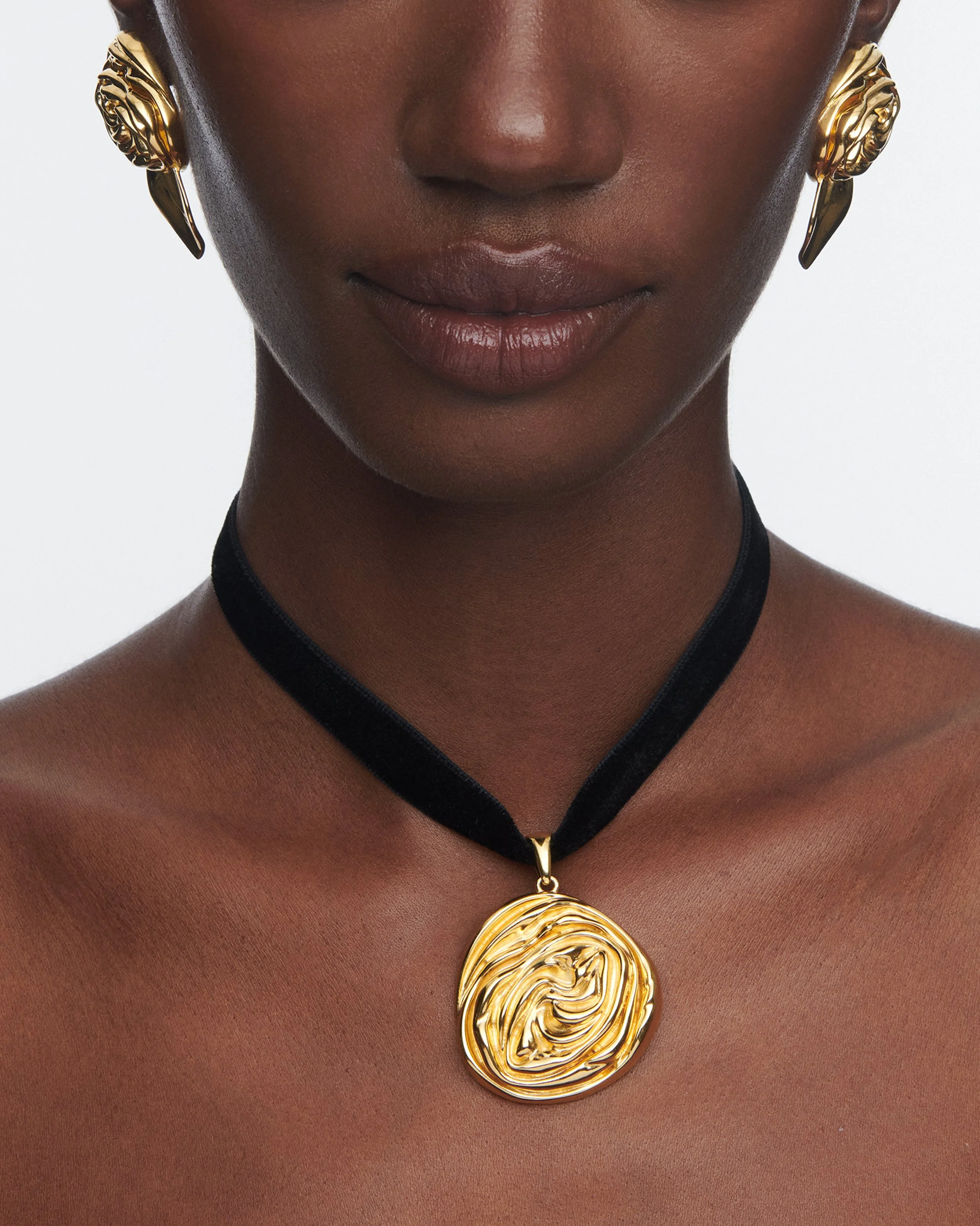 Ecomm_Rosette_Gold_Earring_Rosette_Gold_Pendant_015-edit-low-crop.jpg