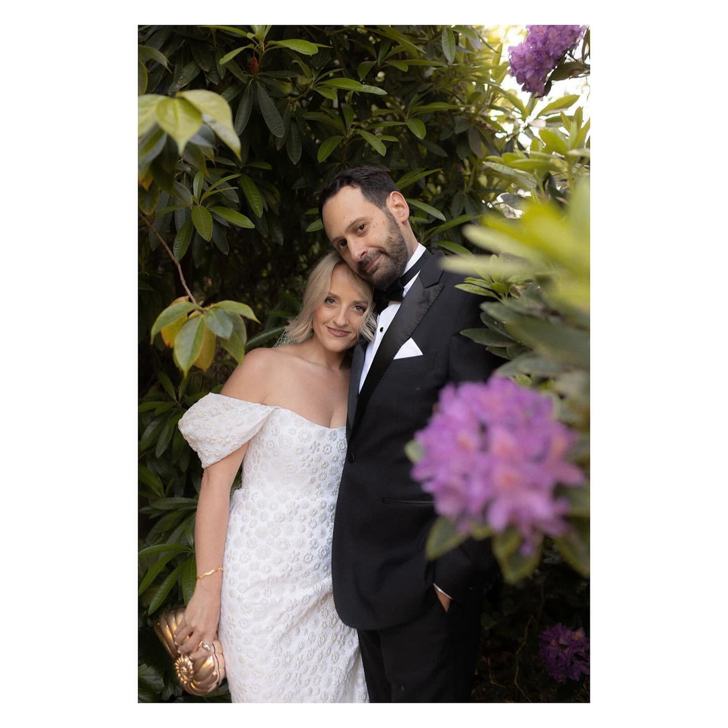 Previews for Nat &amp; David. What a divine day 🖤 impeccably styled and thoughtfully planned. Such a special day with these gentle souls! 

Cannot wait to get stuck into the edit 🥹🌱 

@gardenshouseag 
@phoebelee.co
@lucylovescharlie.flowers 
@djch