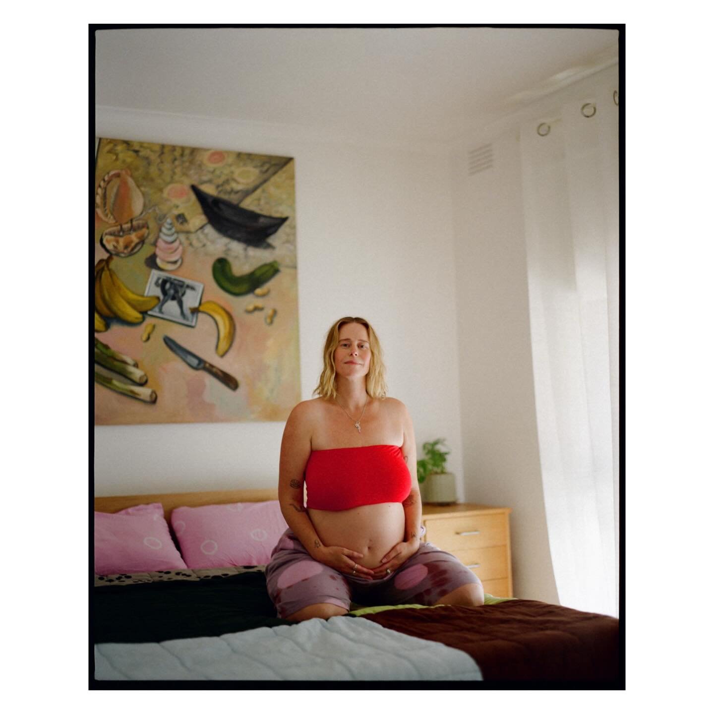 10 frames of Rozzy &amp; bump on film at home 🌻 

So special. I would love to photograph more mums, bumps &amp; bubs on film! 

If you are looking to document this time at home, comfy and slowly, hit me up!❣️❣️