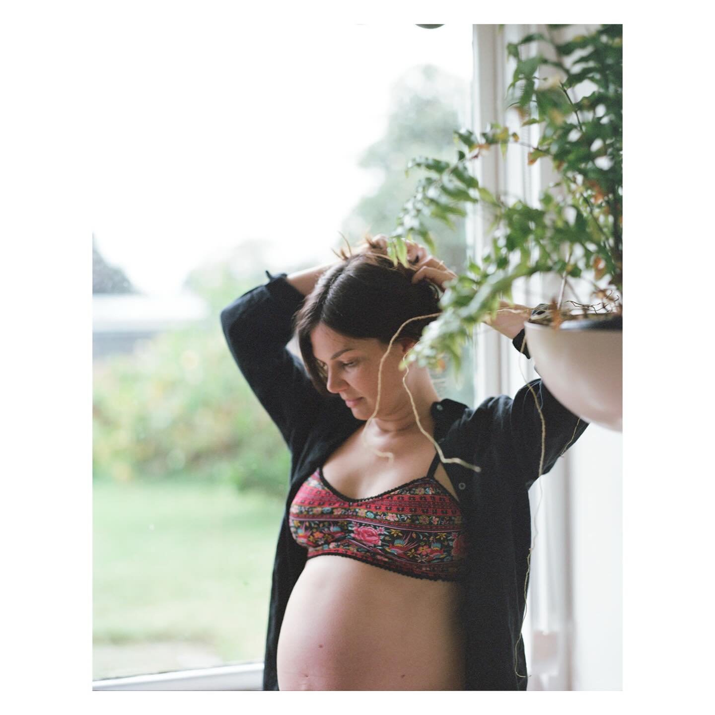 Beautiful Bobby &amp; bump on an autumn afternoon at home <3 

🏷️ pregnancy photography Melbourne. Pregnancy photography Bendigo. Pregnancy photography Ballarat. Pregnancy photography Castlemaine. Pregnancy photography Central Vic. Motherhood pho