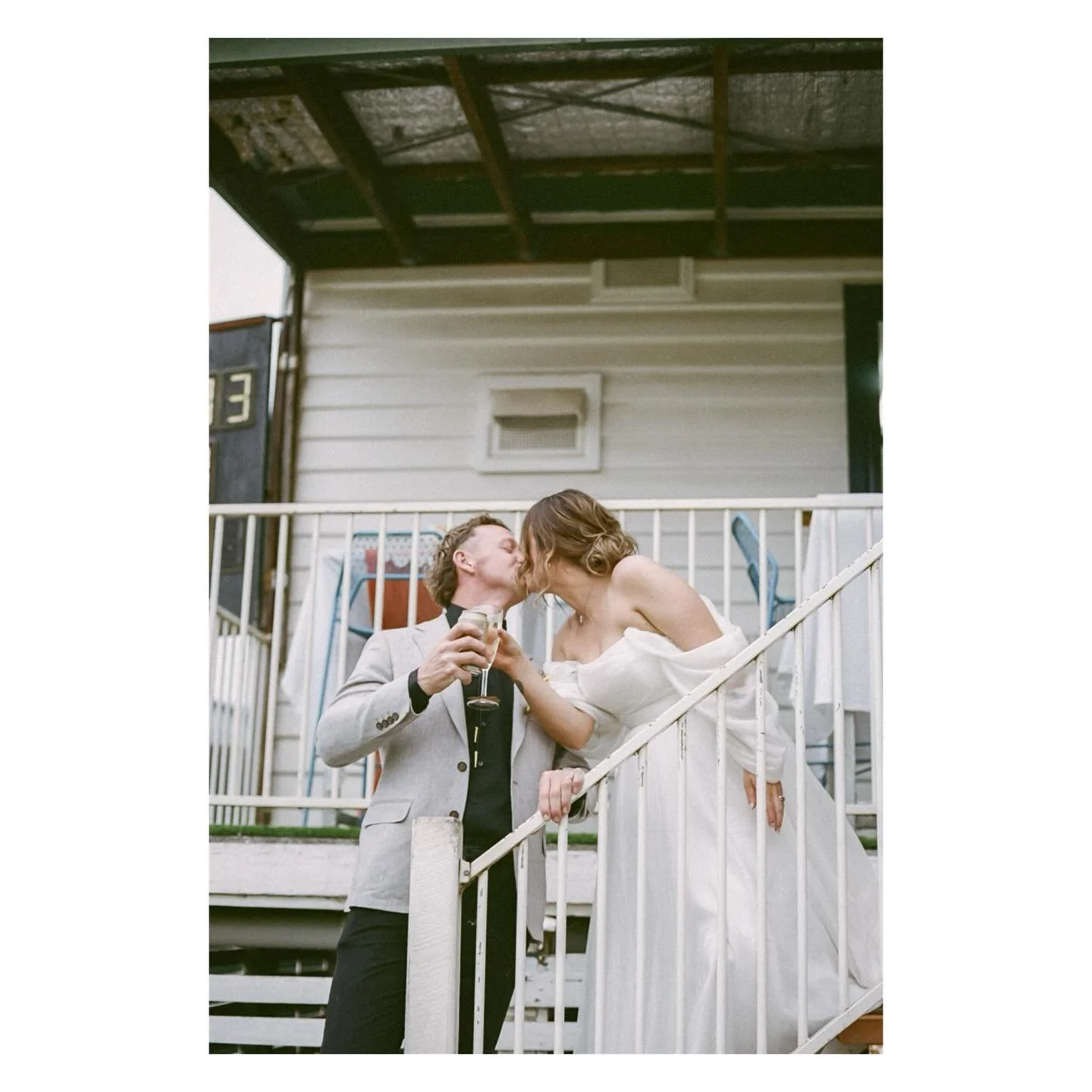 Cheers dears 🤎 

@barkers_creek_cc 

🏷️ Melbourne wedding photographer