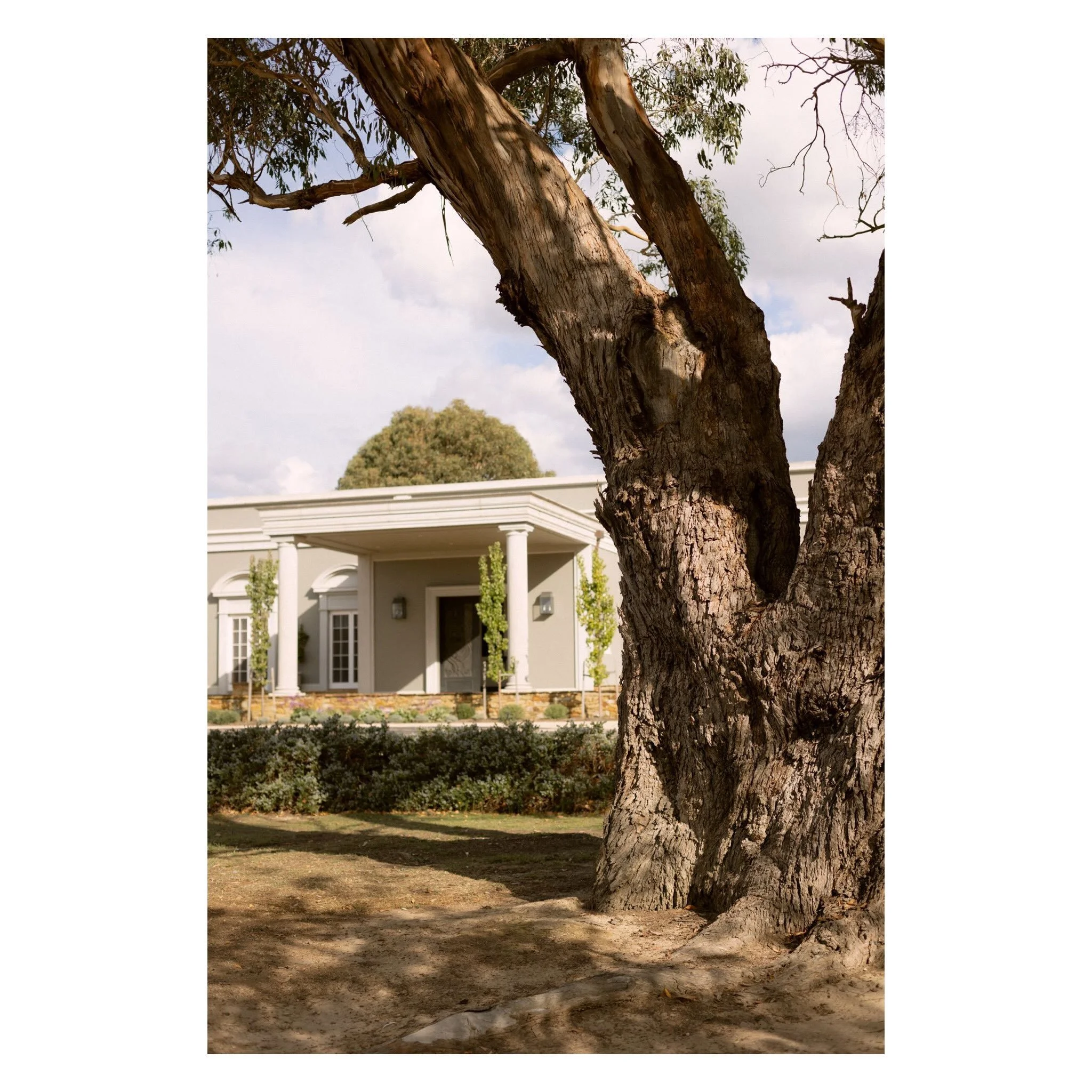 Accommodation and interior photography in Central Victoria ☁️ 

A recent visit to the mesmerising, and incredibly peaceful @cygnetestate capturing all the smaller details that give a place its character.

When I photograph a property, I&rsquo;m inter