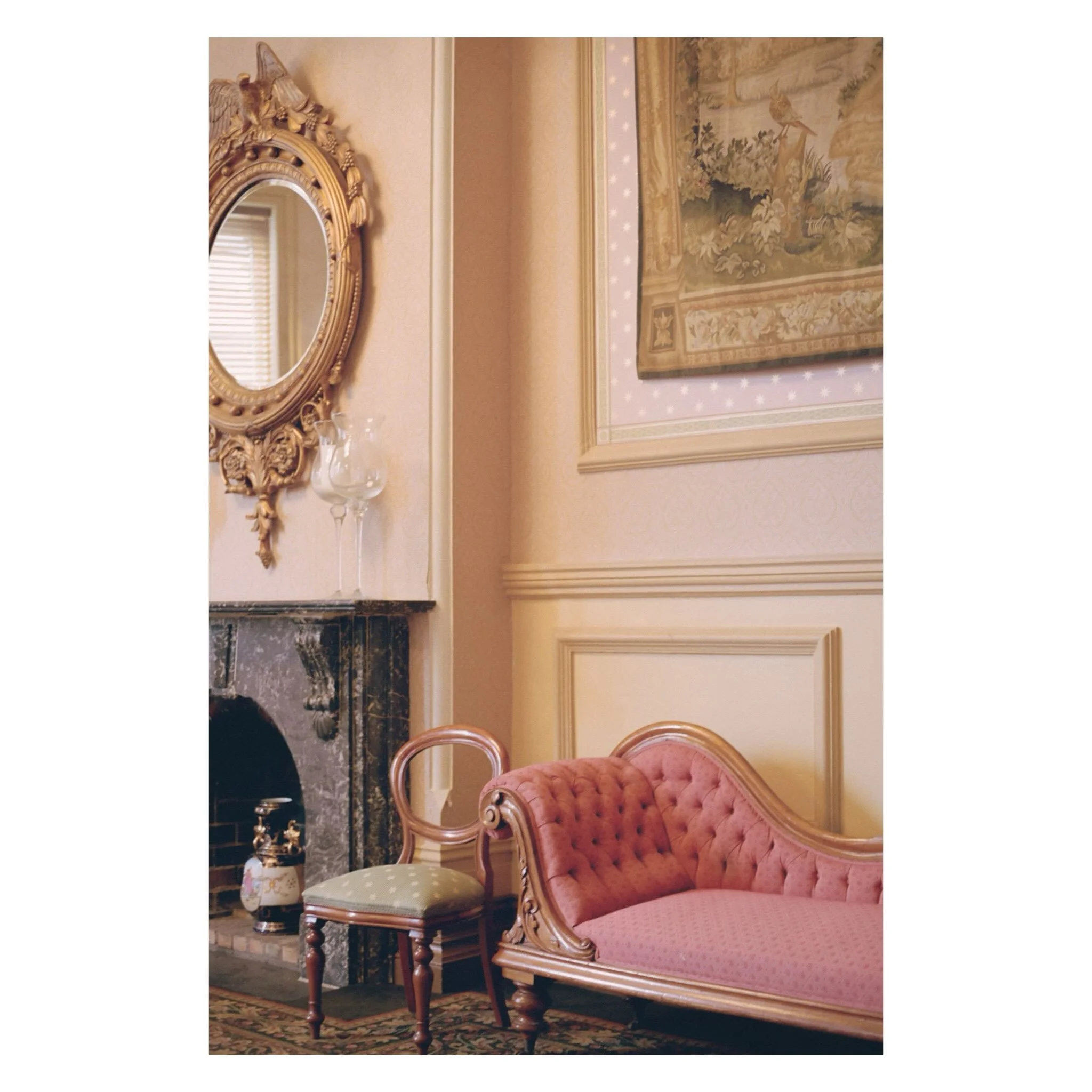 A morning at @craigsroyalhotel 

So many details and interesting nooks in this historic beauty 🦢 now I just need someone to marry here&hellip;