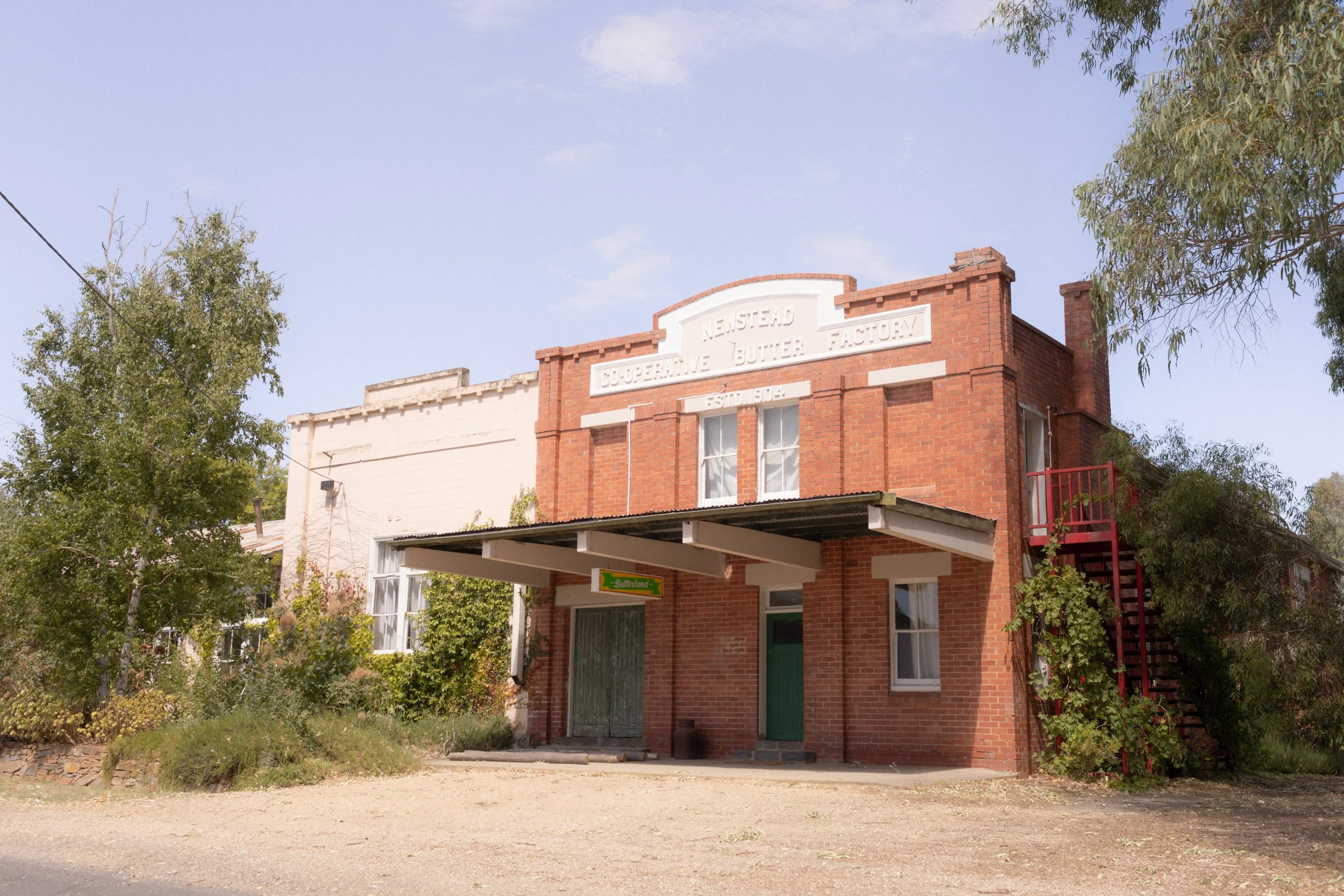 Creative wedding ceremony at Butterland Central Victoria