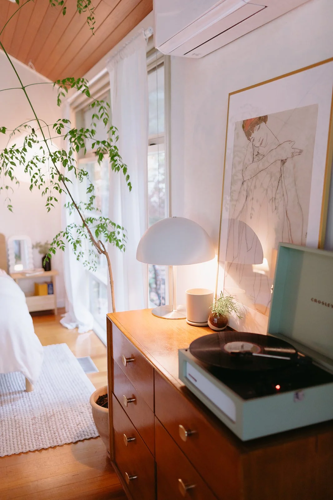 bright accommodation in Hepburn Springs, mid century furniture with light streaming through window.