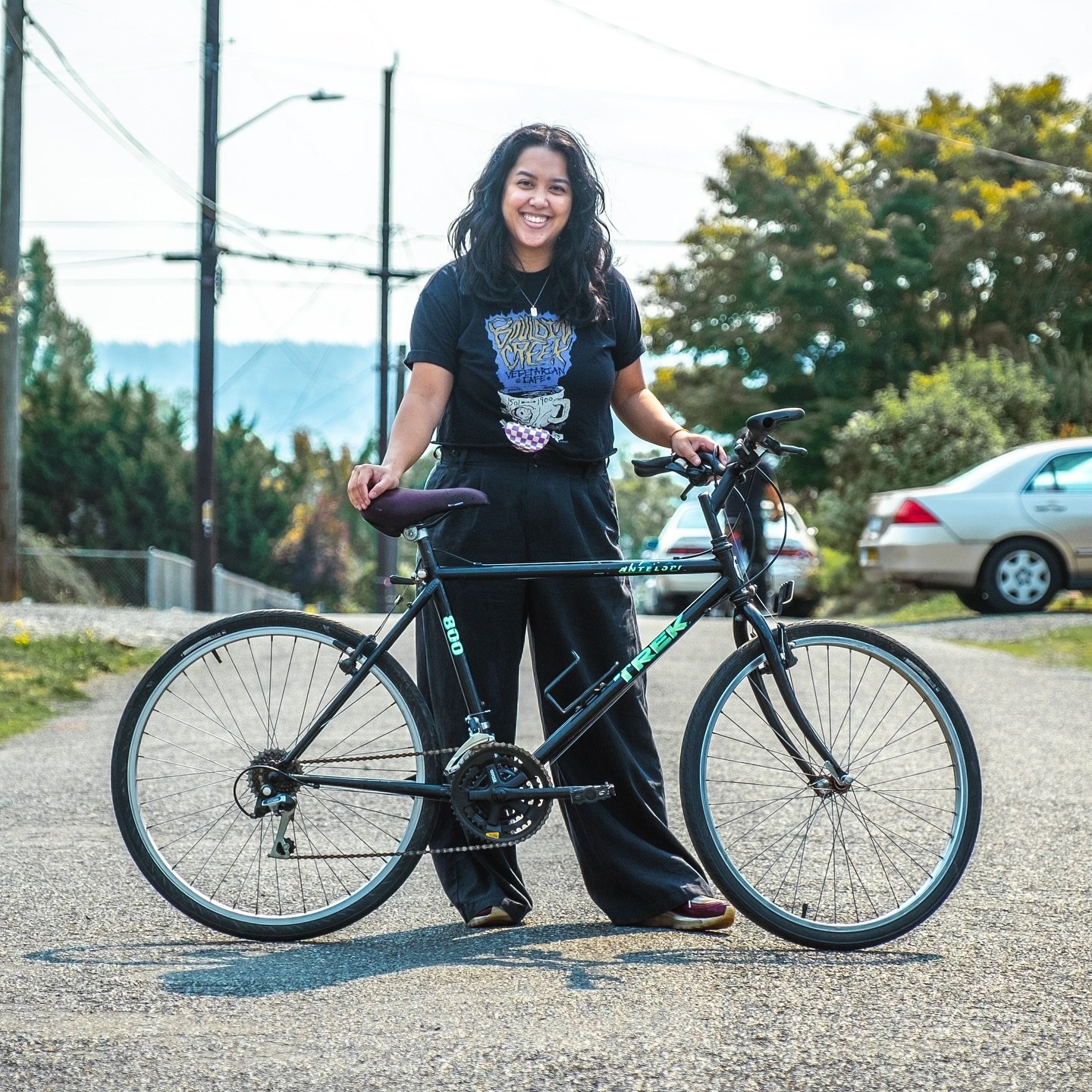 Megan and her Trek 800 Antelope that she bought for $50! &thinsp;
&thinsp;
Dealzz
&thinsp;
@odinecnam