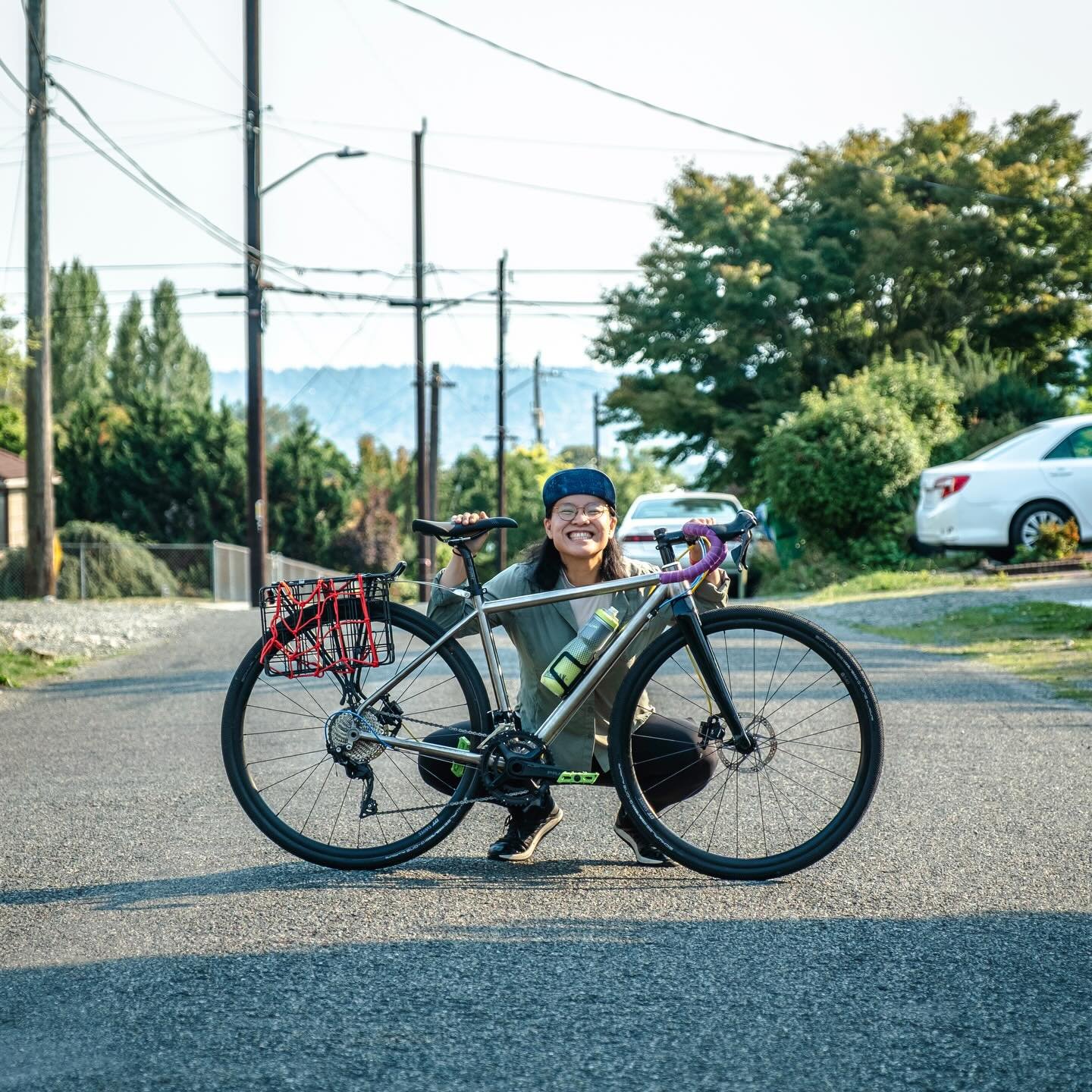 Jeng and her one of a kind Ti bike that she got from Preston. As you can see, they are quite happy the bike stayed in the family. 

@jengleberrie 
@pwmui