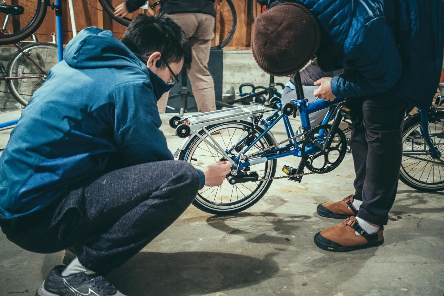 Jeng got a new Brompton and it came with a free consultation with Hanoch, North America&rsquo;s #1 Brompton ambassador. 

@jengleberrie 
@bestsidecycling @hanoch_yeung