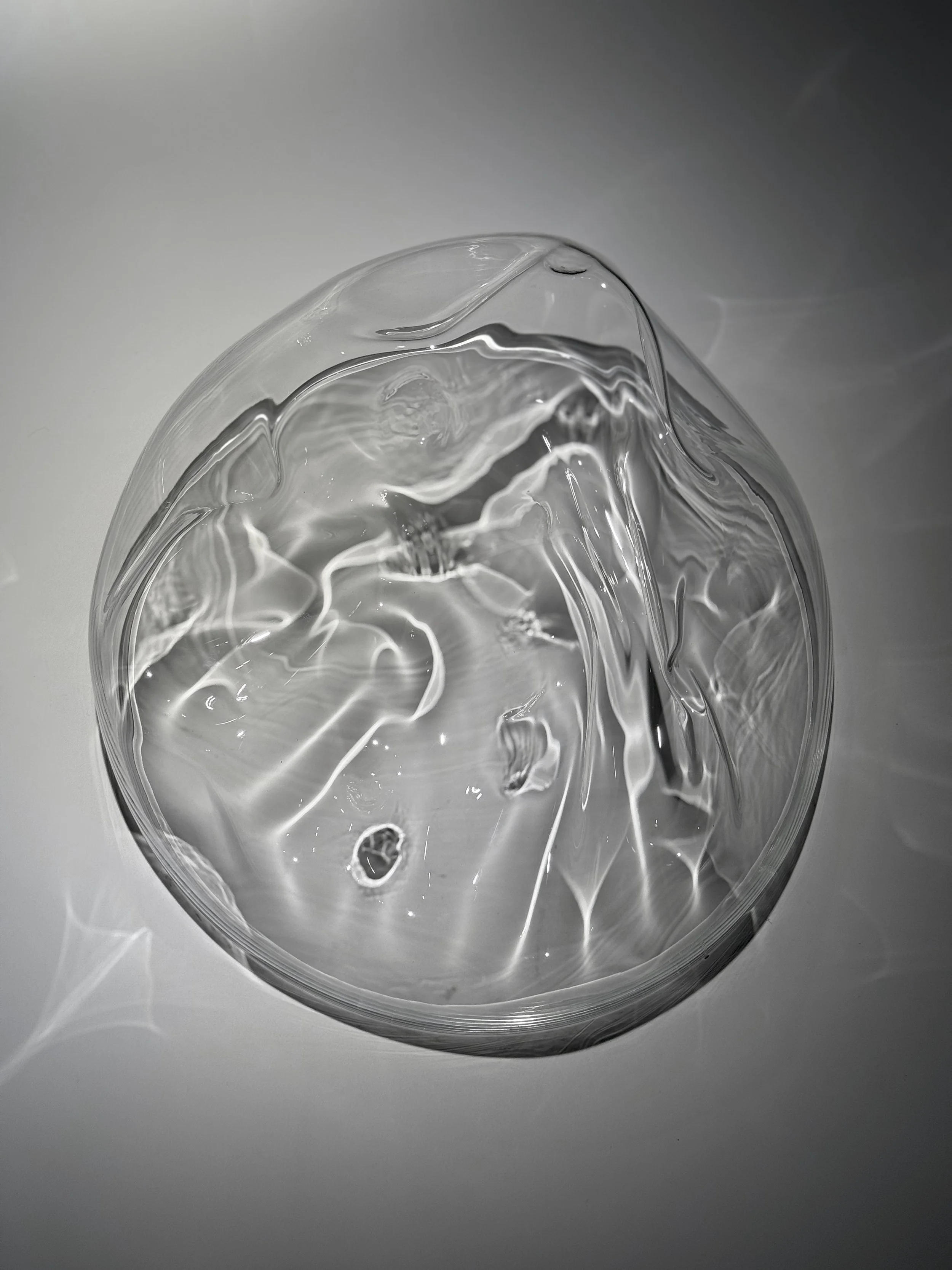 Par le souffle, 2025 (1 à 9),
Emy Gagnon Gélinas, Verre soufflé | Blown glass, En collaboration avec l’artiste verrier Dylan Duchet | In collaboration with glass artist Dylan Duchet, 15 cm - 41 cm × 15 cm - 41 cm × 8 - 20 cm, 500$ - 750$ - 1,000$ CAD