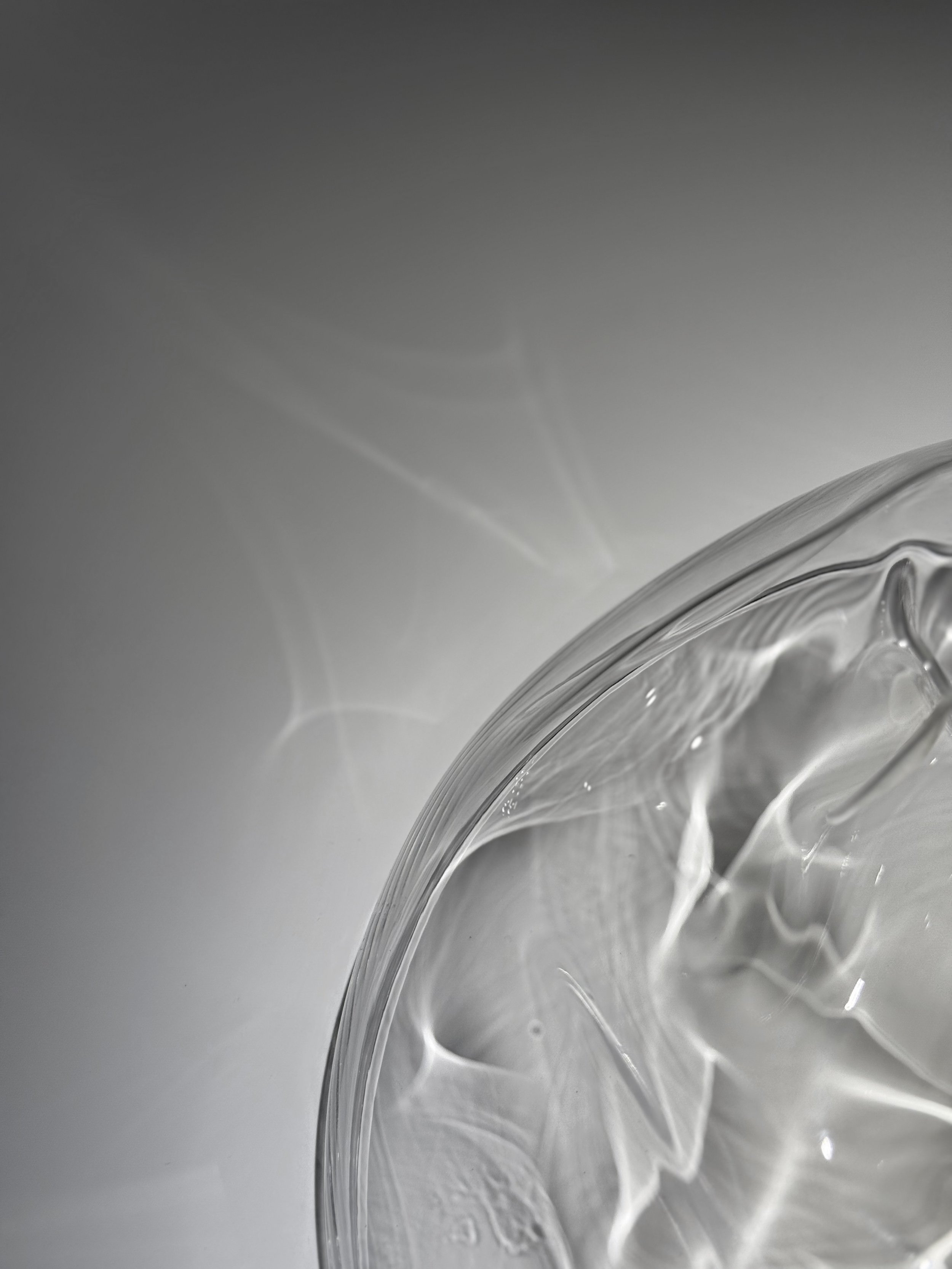 Par le souffle, 2025 (1 à 9) (détail),
Emy Gagnon Gélinas, Verre soufflé | Blown glass, En collaboration avec l’artiste verrier Dylan Duchet | In collaboration with glass artist Dylan Duchet, 15 cm - 41 cm × 15 cm - 41 cm × 8 - 20 cm, 500$ - 750$ - 1